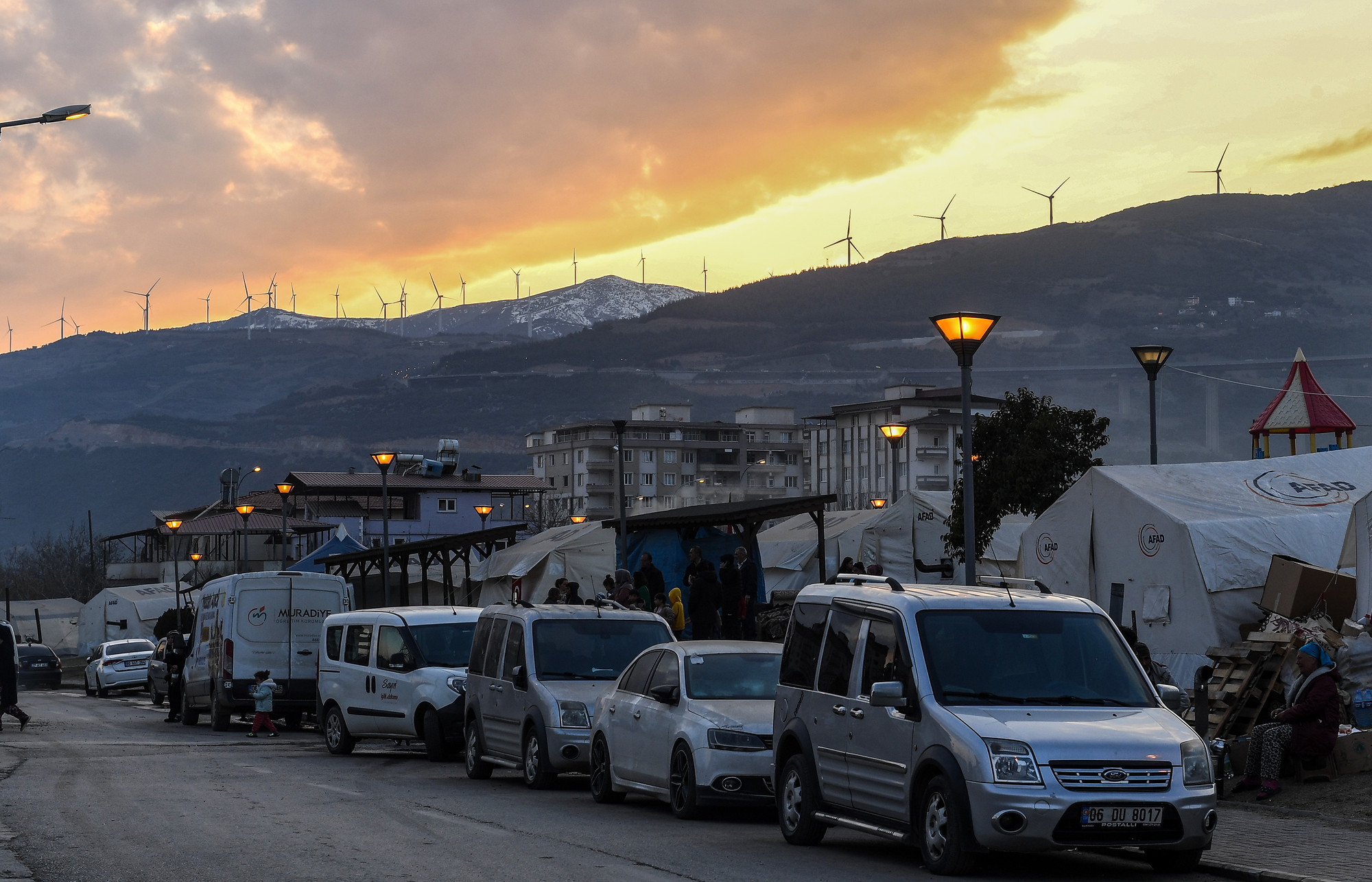 Hệ thống điện đã được khôi phục. Đây cũng là cơ sở để người dân tin tưởng vào công cuộc tái thiết mới tại chính quê hương họ.