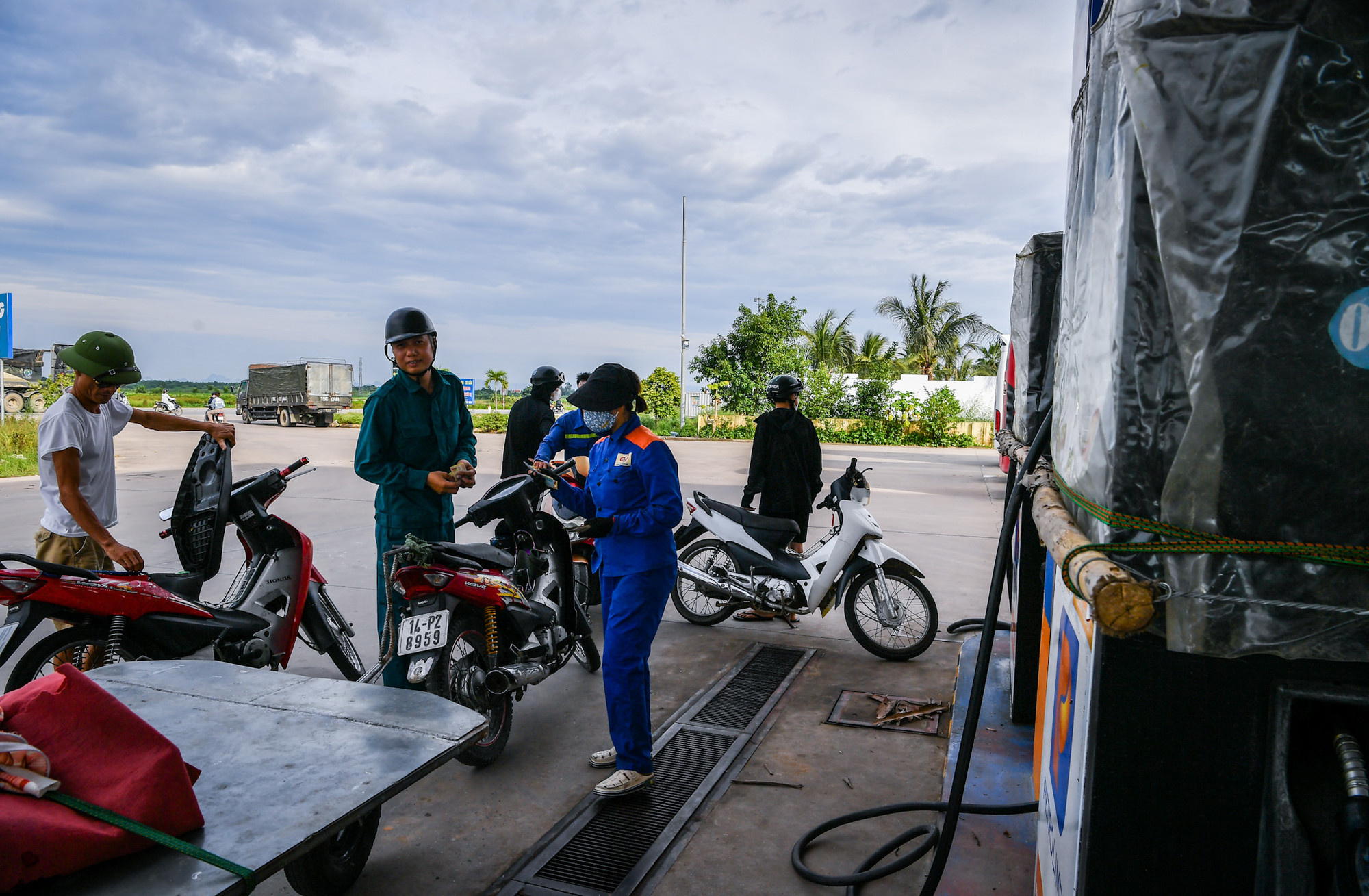 Trên bờ, công tác chuẩn bị cũng được hoàn tất.