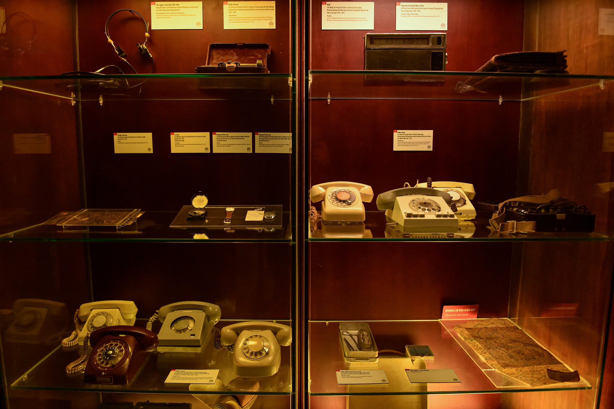 Các hiện vật trong hầm chỉ huy tác chiến T1.