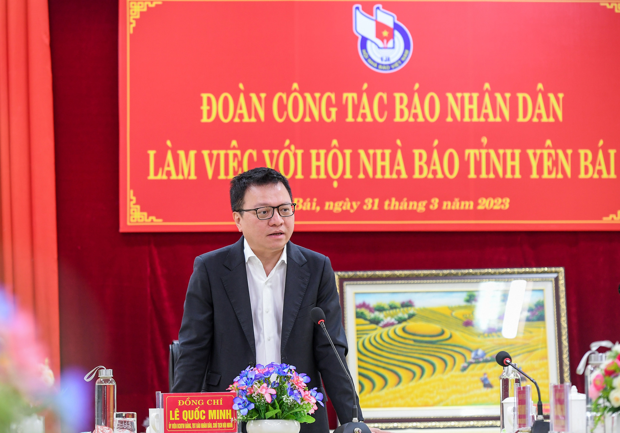 Tổng Biên tập Báo Nhân Dân Lê Quốc Minh phát biểu tại buổi làm việc.