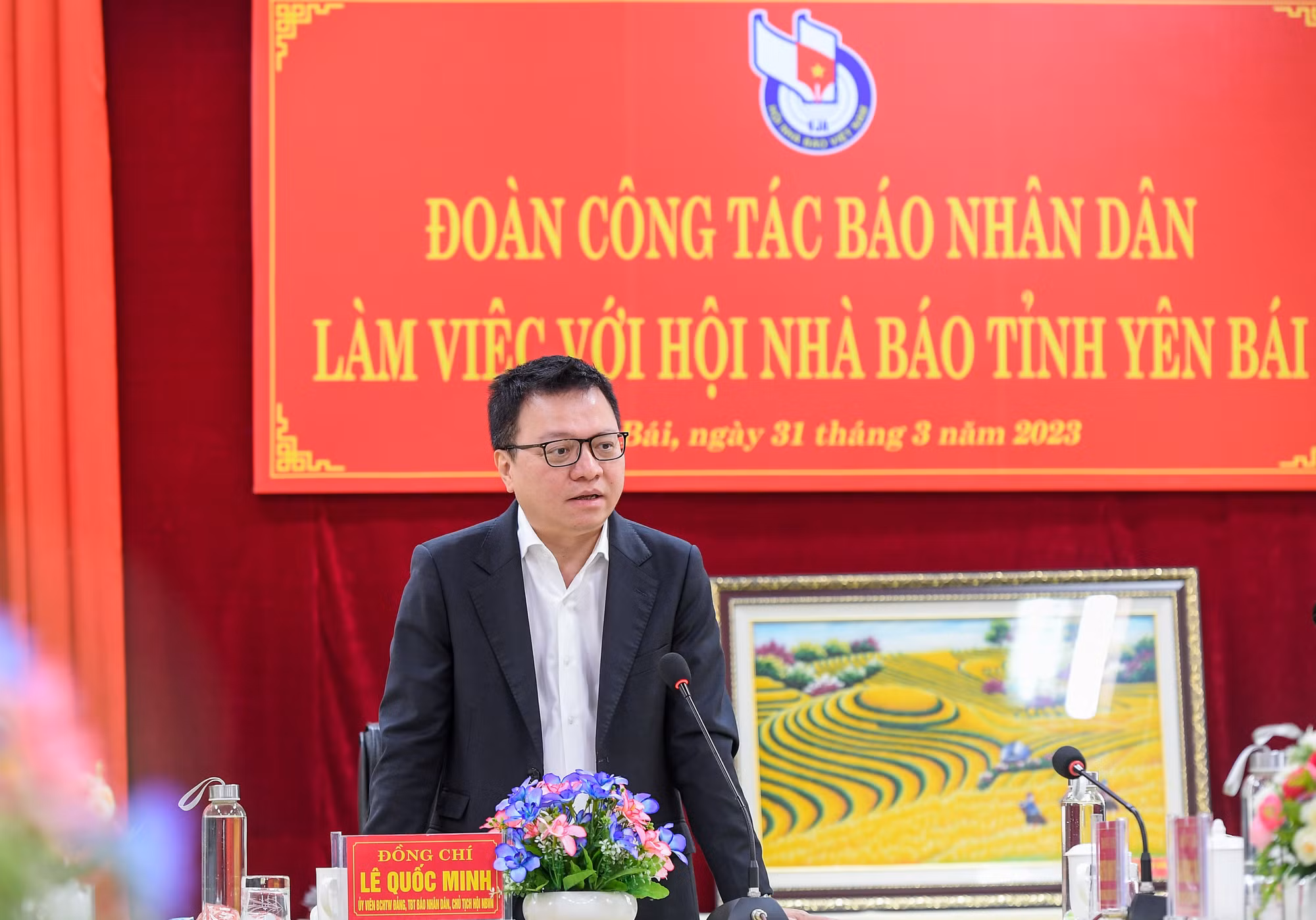 Tổng Biên tập Báo Nhân Dân Lê Quốc Minh phát biểu tại buổi làm việc. Tổng Biên tập Báo Nhân Dân Lê Quốc Minh phát biểu tại buổi làm việc.