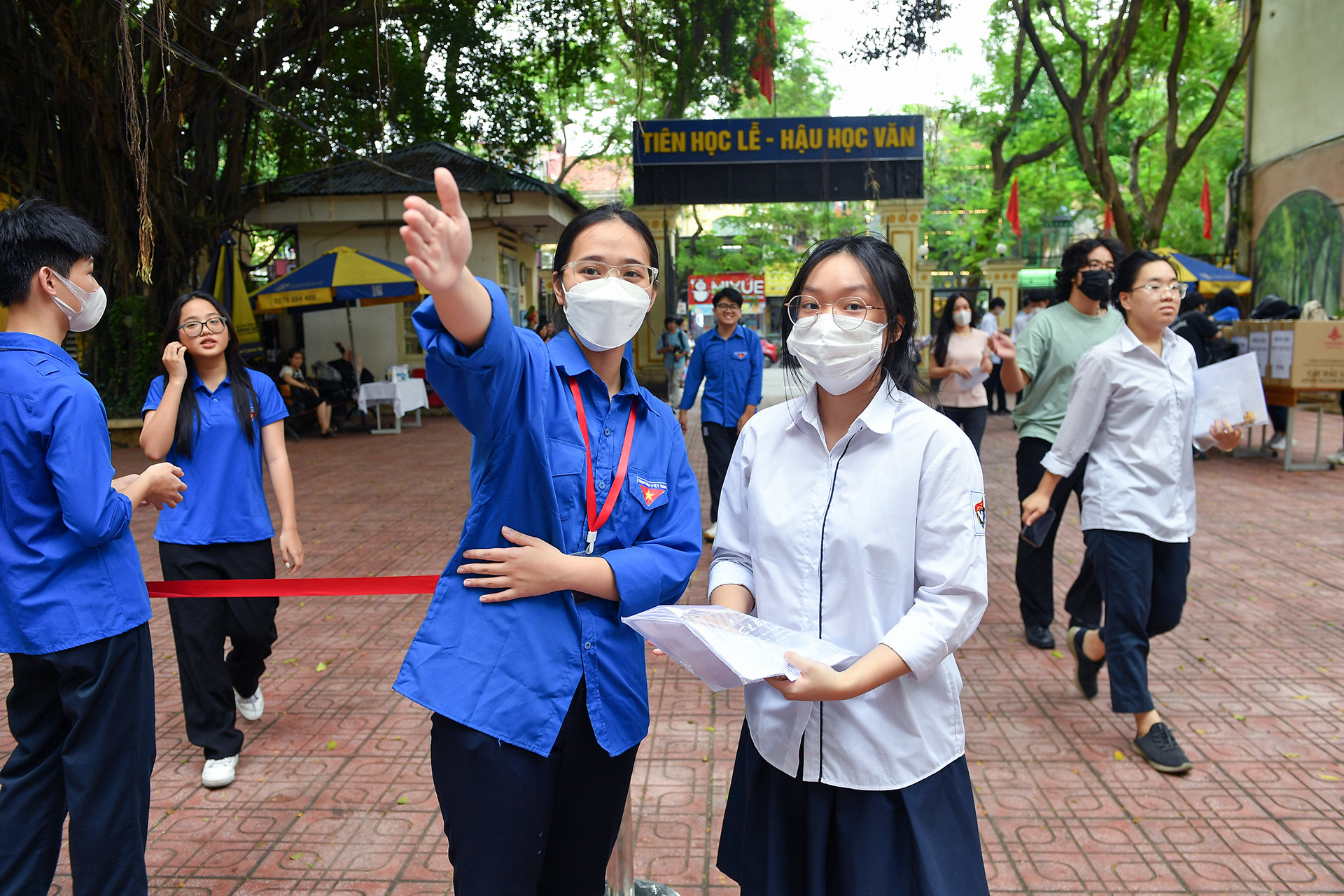 [Ảnh] Hơn 100 nghìn thí sinh Hà Nội làm thủ tục thi tốt nghiệp THPT ảnh 7