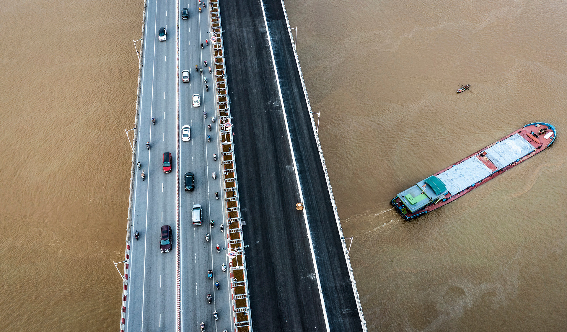 [Ảnh] Ngắm cầu Vĩnh Tuy 2 trước ngày thông xe ảnh 13