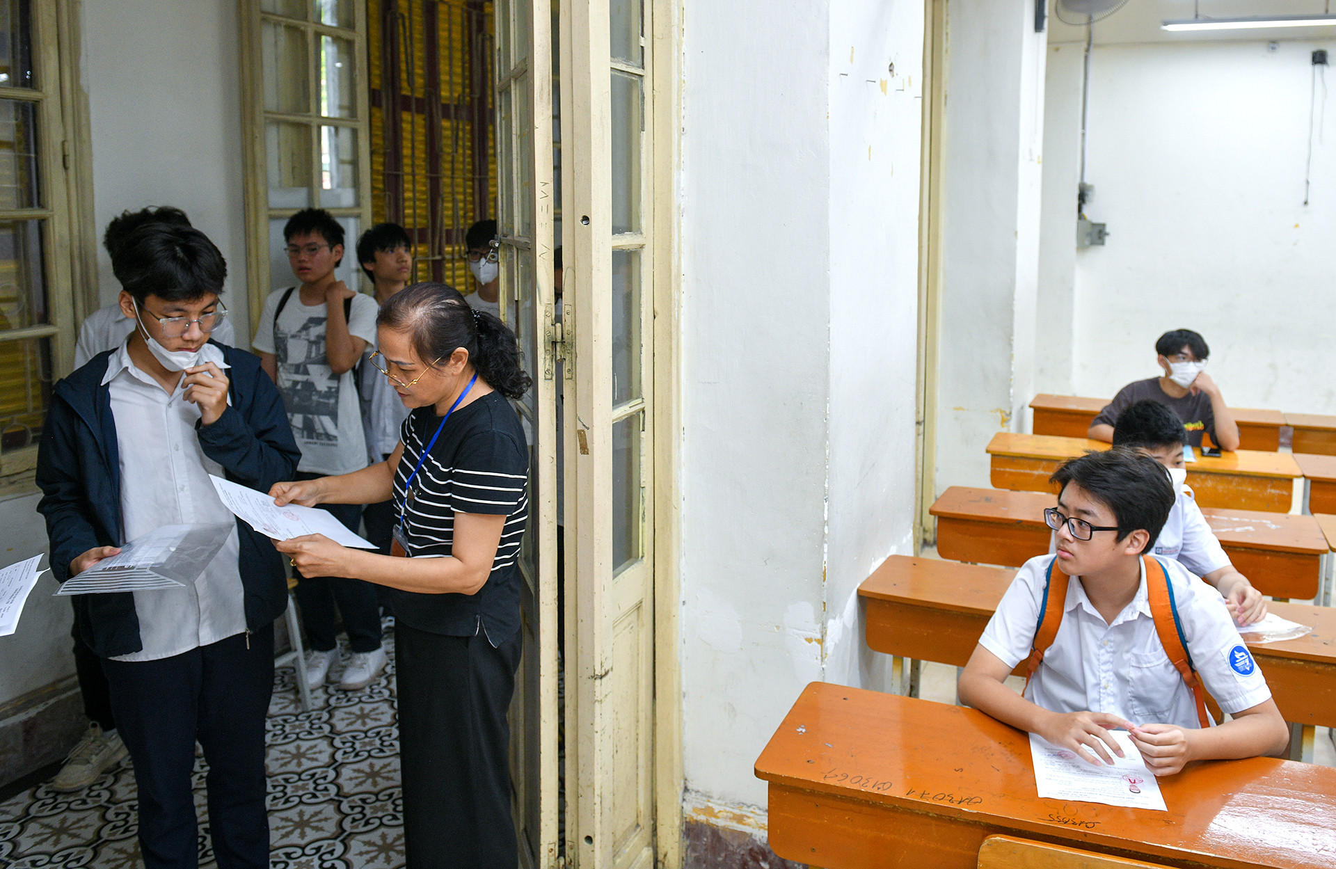 [Ảnh] Học sinh Hà Nội làm thủ tục dự thi tuyển sinh vào lớp 10 ảnh 5