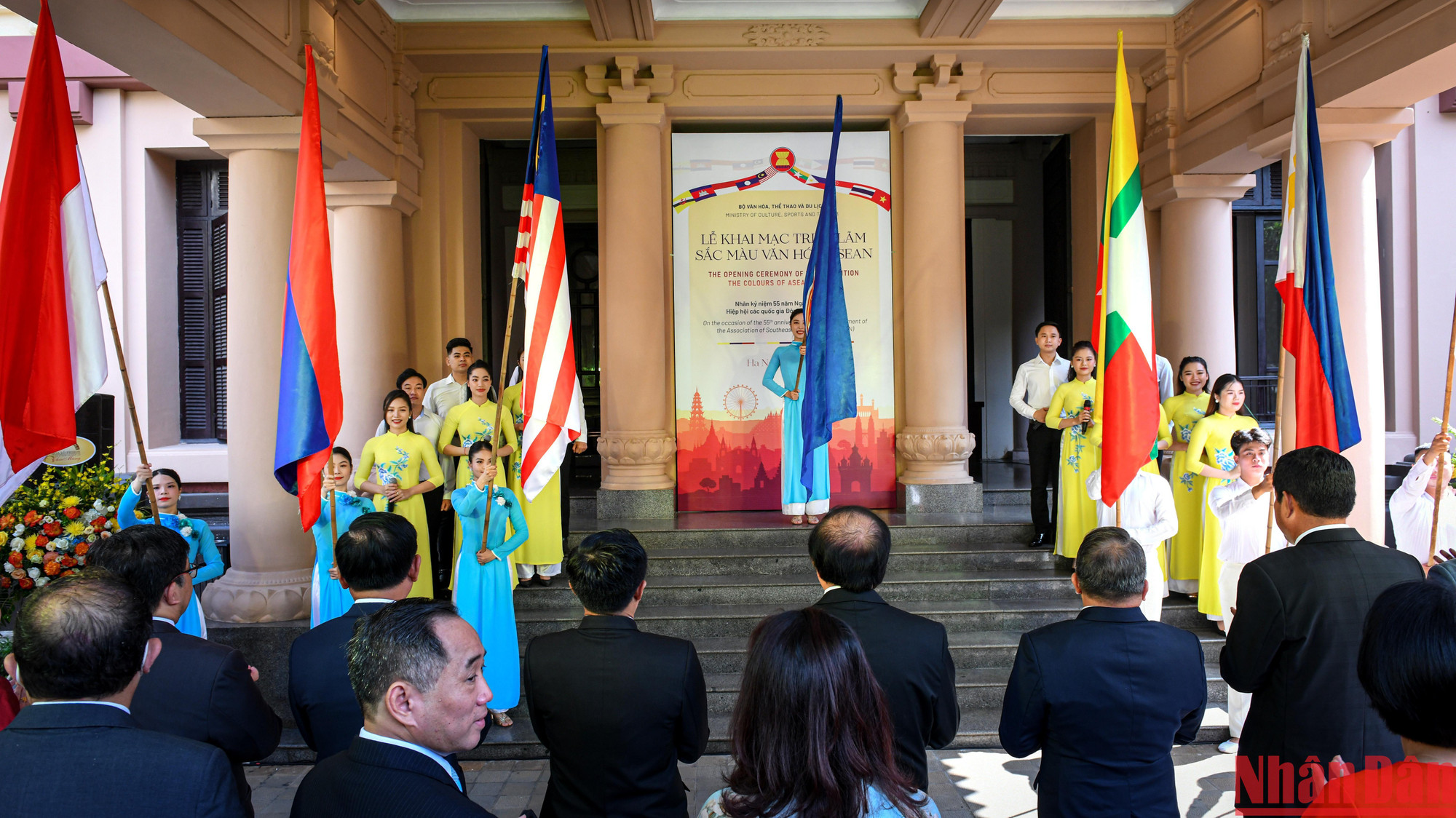 Triển lãm “Sắc màu Văn hóa ASEAN” diễn ra từ ngày 8-12/8/2022 tại Bảo tàng Mỹ thuật Việt Nam, Hà Nội.