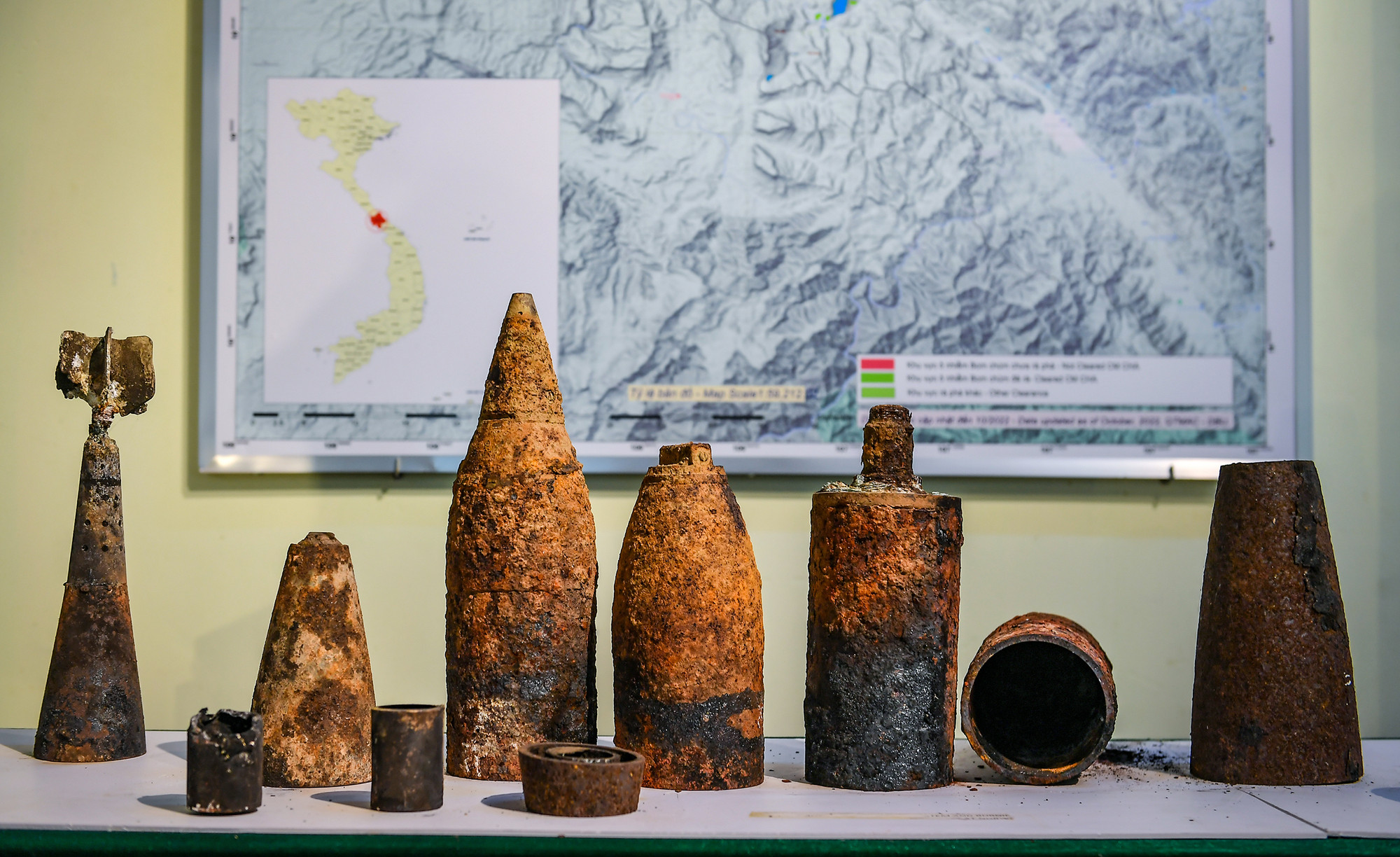 Một số mảnh bom, đạn và vật nổ được tìm thấy và xử lý an toàn trước khi đưa về trưng bày.