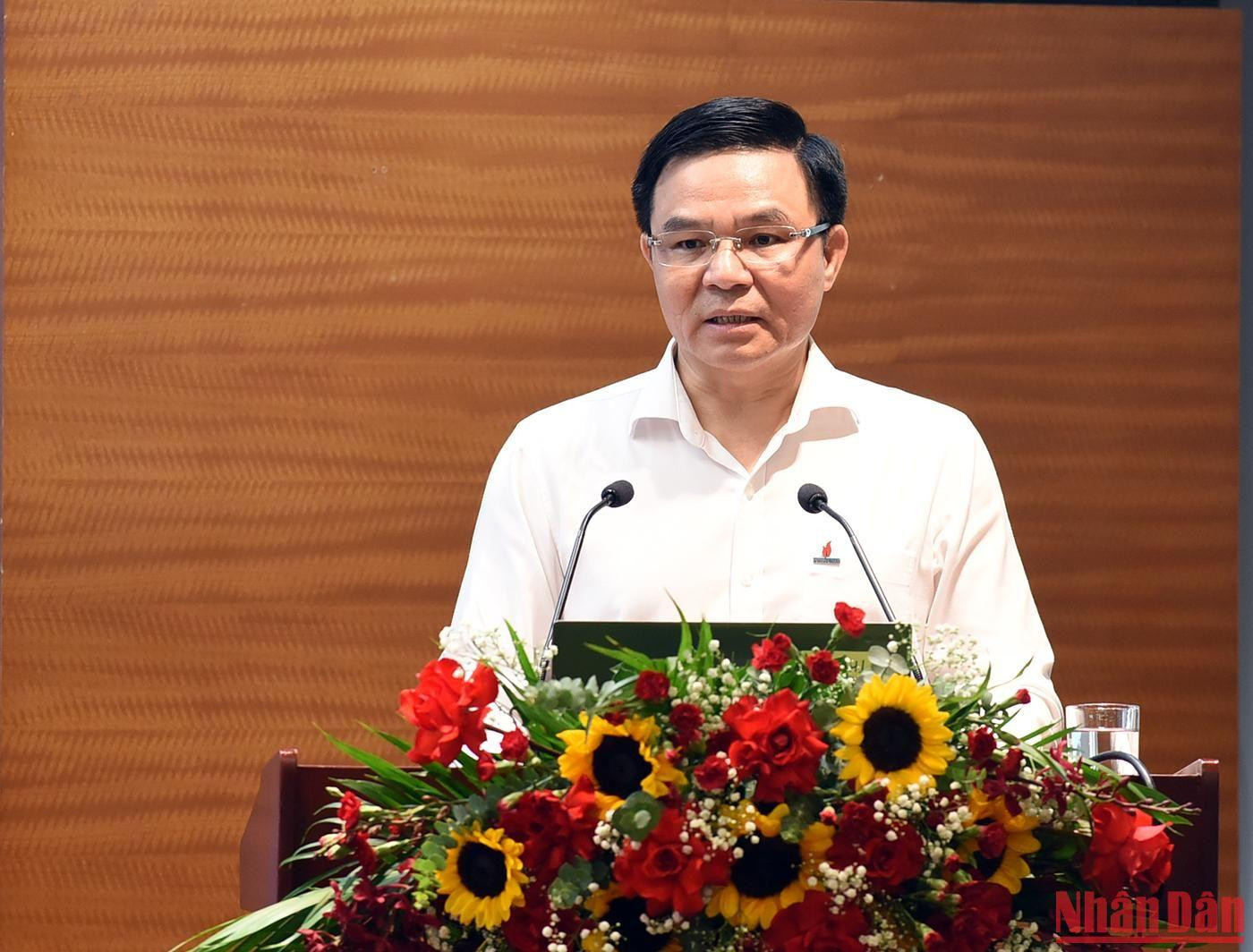 Tổng Giám đốc Petrovietnam Lê Mạnh Hùng trình bày báo cáo về tình hình hoạt động của Tập đoàn. Tổng Giám đốc Petrovietnam Lê Mạnh Hùng trình bày báo cáo về tình hình hoạt động của Tập đoàn.