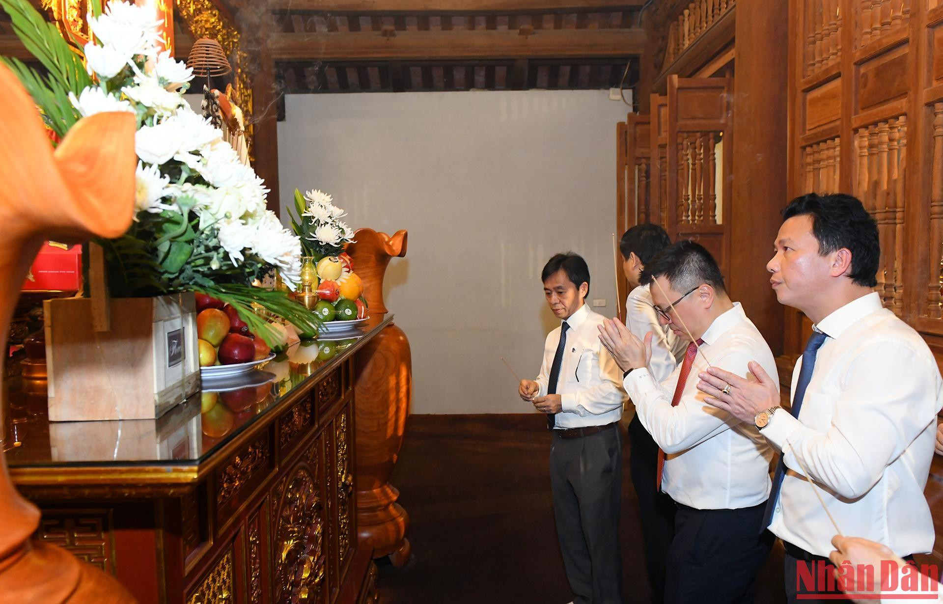 Lãnh đạo Đảng, Nhà nước dâng hương tri ân các Anh hùng, liệt sĩ tại Ngã ba Đồng Lộc ảnh 9