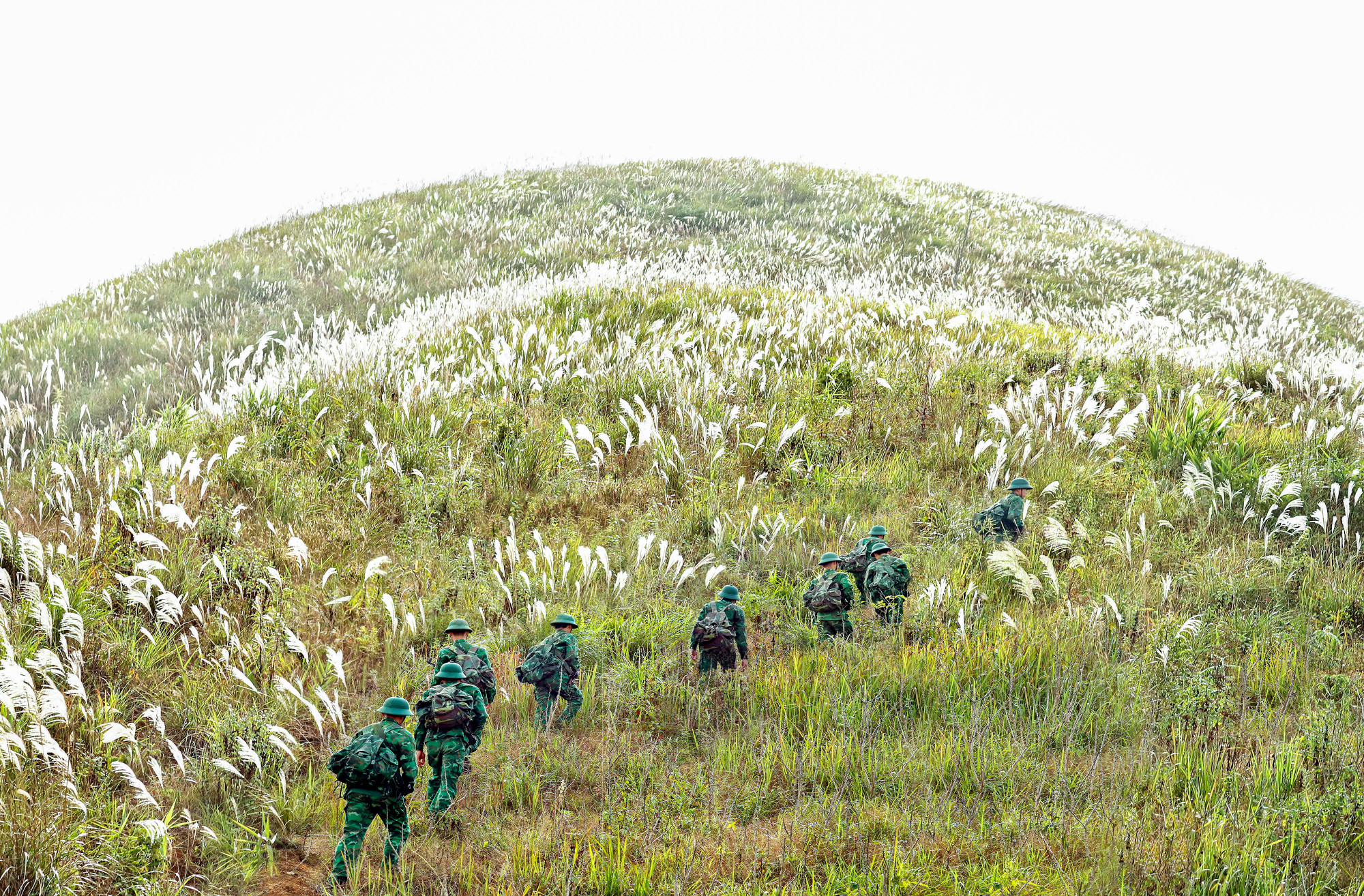 Vượt đỉnh Pu Sâng.