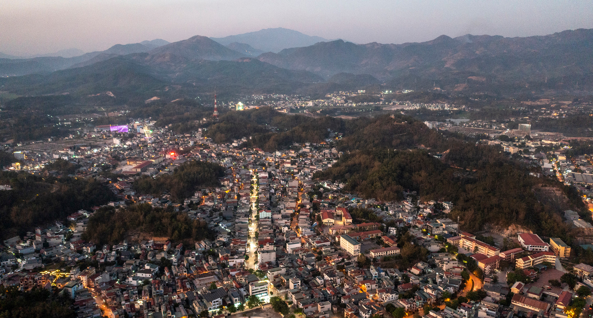 [Ảnh] Thành phố Điện Biên Phủ sau 70 năm chiến thắng lịch sử ảnh 1