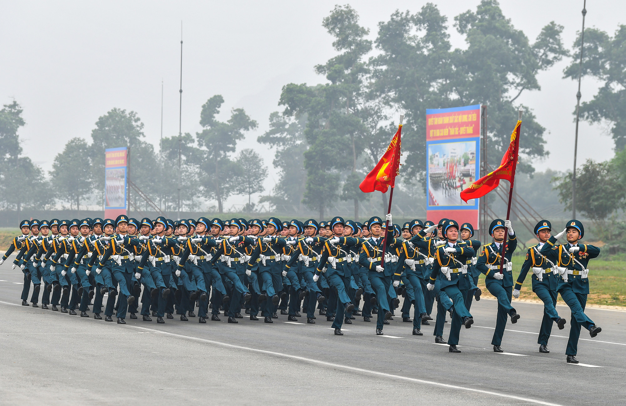 [Ảnh] Bộ trưởng Quốc phòng chủ trì kiểm tra hợp luyện diễu binh, diễu hành ảnh 4