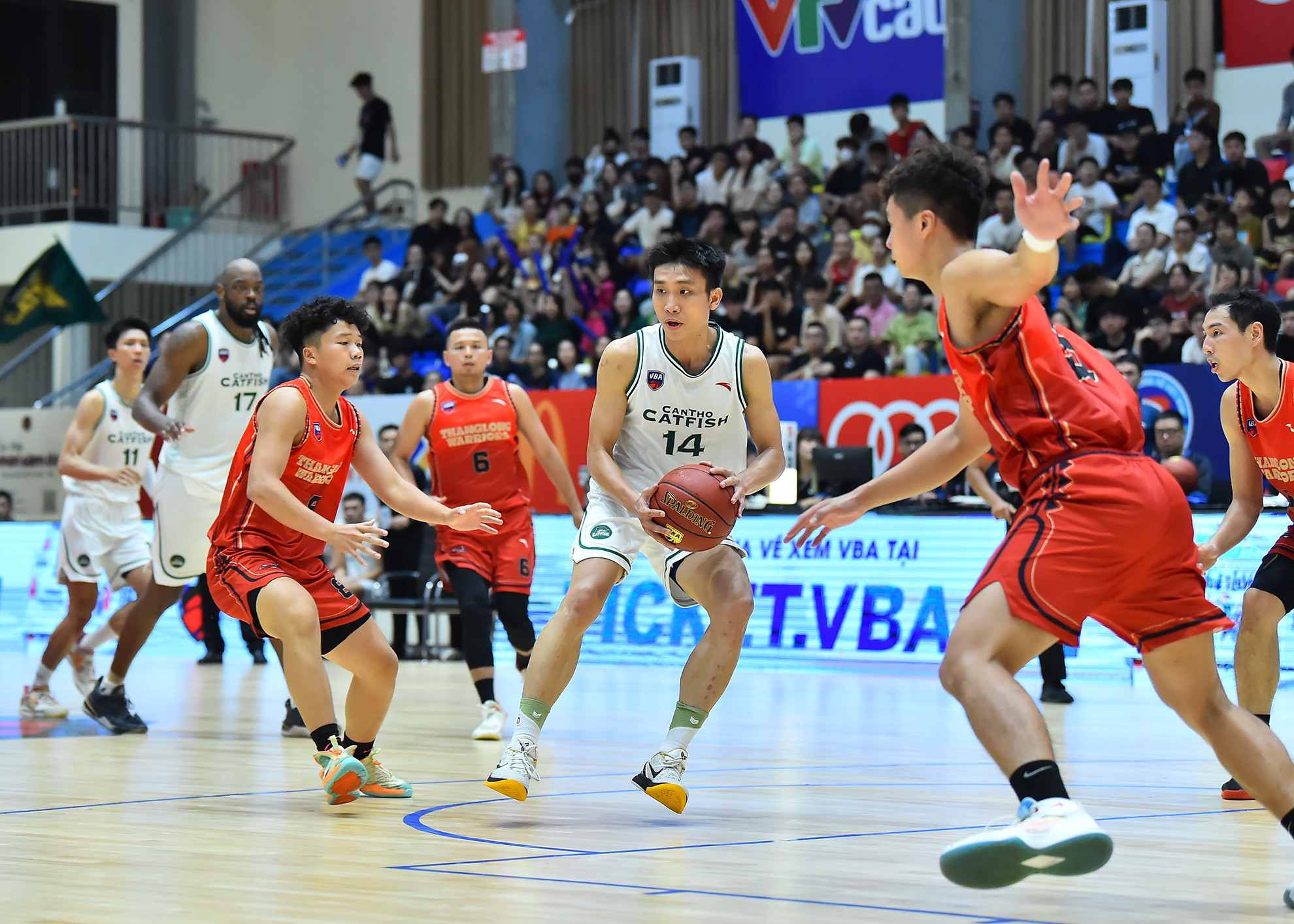 [Ảnh] VBA 2023: Thang Long Warriors thắng nhọc Cantho Catfish ảnh 7