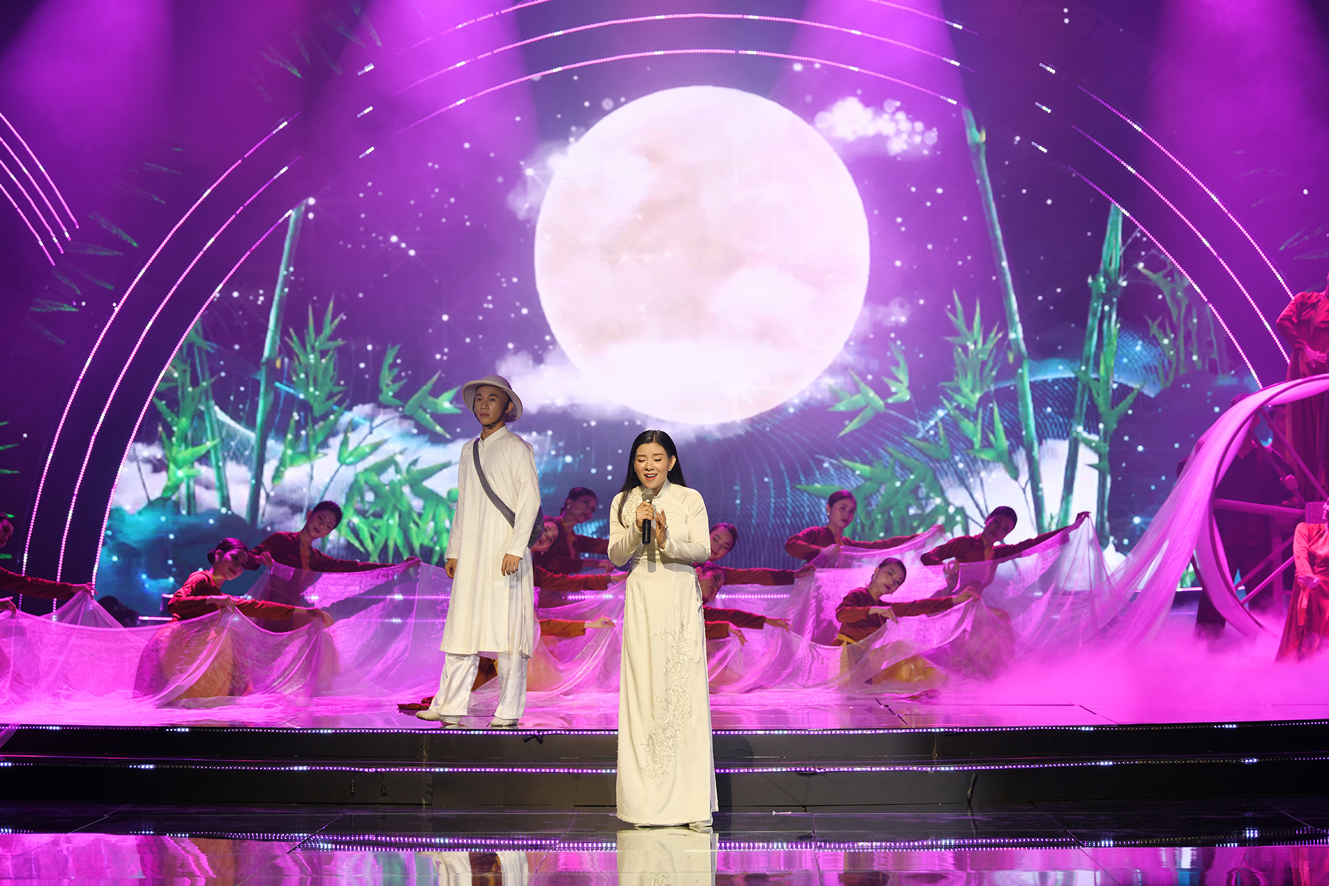 [Ảnh] Đêm nhạc "Mạch nguồn ví, giặm" ảnh 11