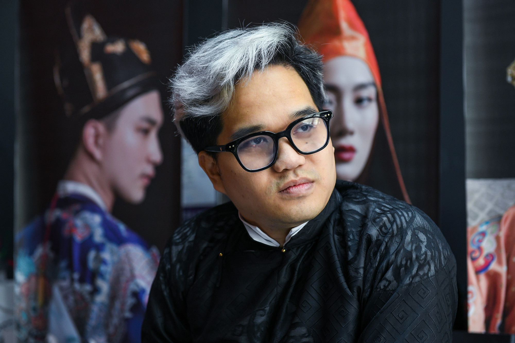 Năm 2019, Great VietNam ra đời với những trụ cột đầu tiên: Vũ Đức (29 tuổi), Trương Tuấn Anh (34 tuổi). Đều là người “ngoại đạo” với lĩnh vực văn hóa, thời trang nhưng họ có chung đam mê nghiên cứu, tìm hiểu văn hóa truyền thống. Vào thời điểm này, Vũ Đức (trong ảnh) theo đuổi việc vẽ tranh, đăng tải trên các nền tảng mạng xã hội.