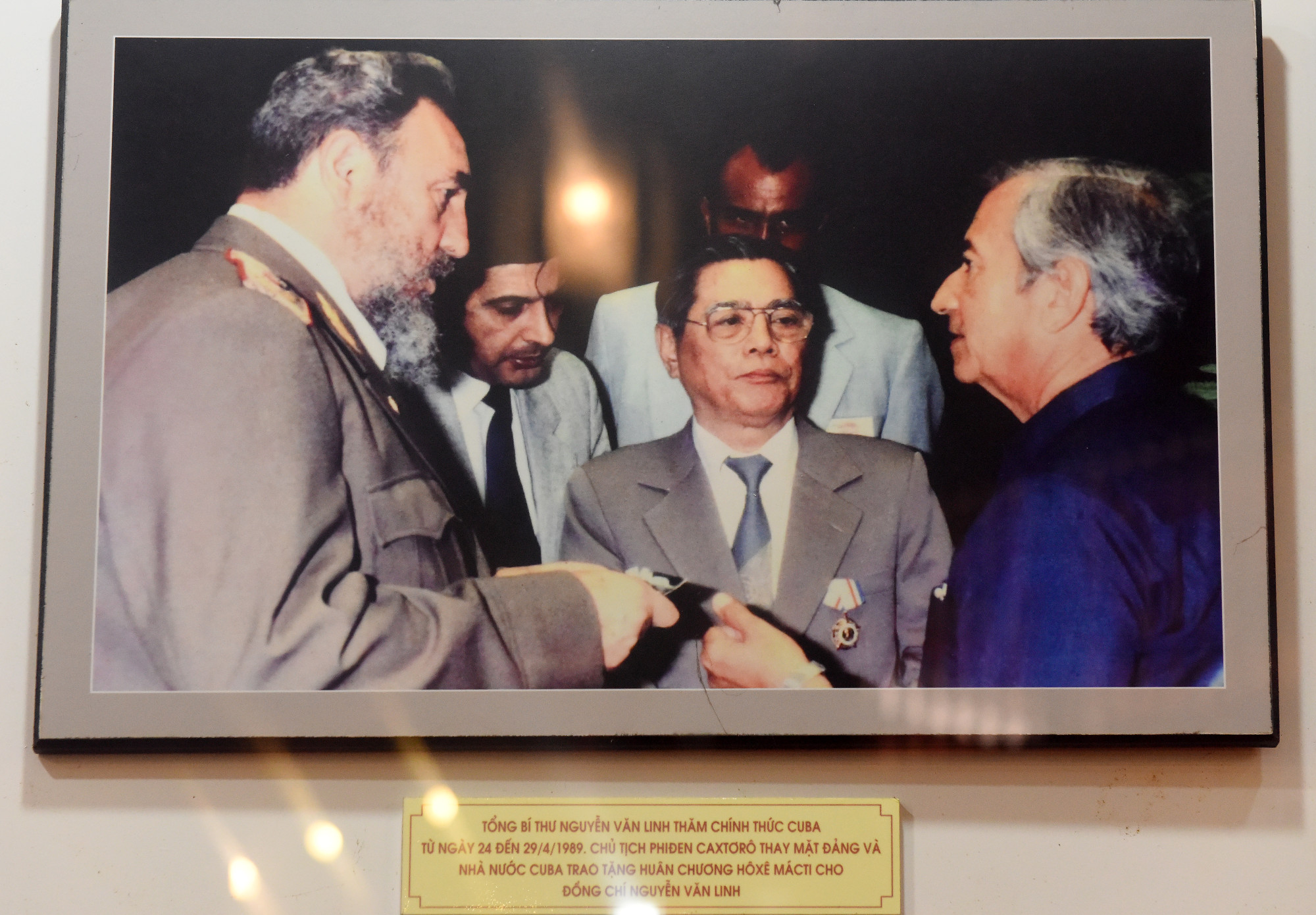 Tổng Bí thư Nguyễn Văn Linh thăm chính thức Cuba tháng 4/1989. Tổng Bí thư Nguyễn Văn Linh thăm chính thức Cuba tháng 4/1989.