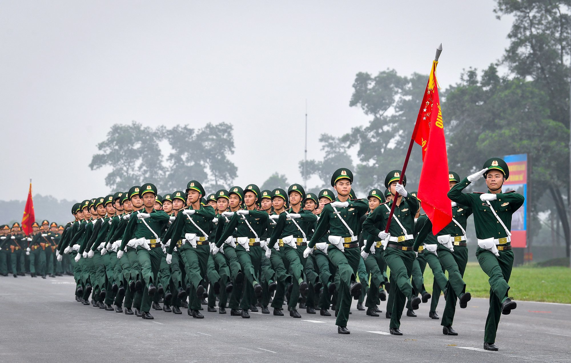 [Ảnh] Hợp luyện diễu binh, diễu hành kỷ niệm 70 năm Chiến thắng Điện Biên Phủ ảnh 6