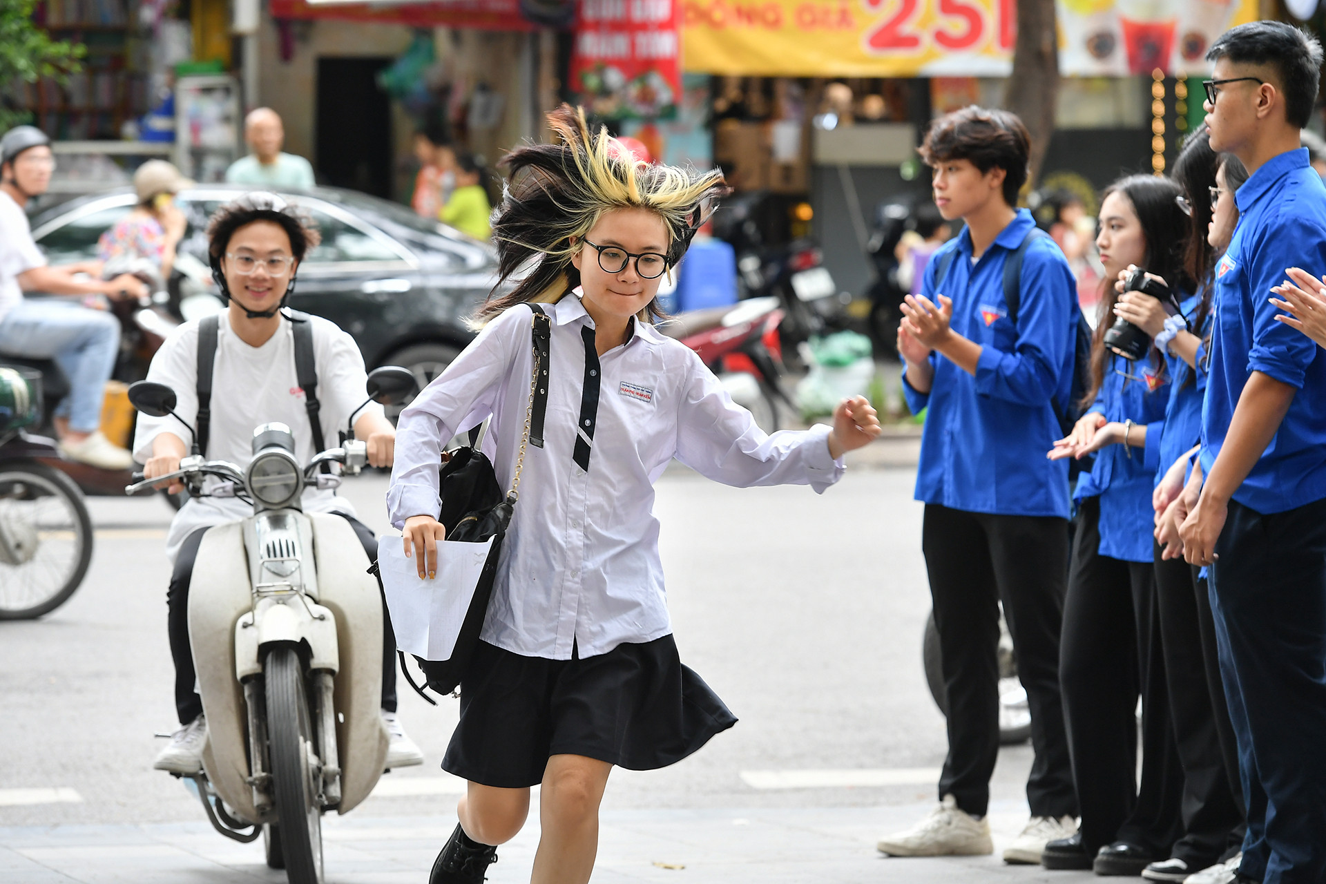 [Ảnh] Hơn 100 nghìn thí sinh Hà Nội làm thủ tục thi tốt nghiệp THPT ảnh 5