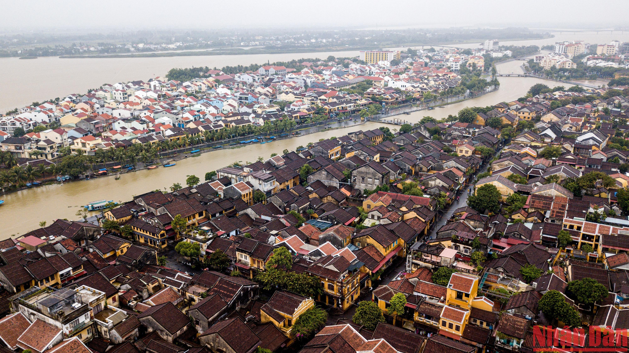 Hình ảnh phố cổ Hội An trước khi cơn bão ập tới.