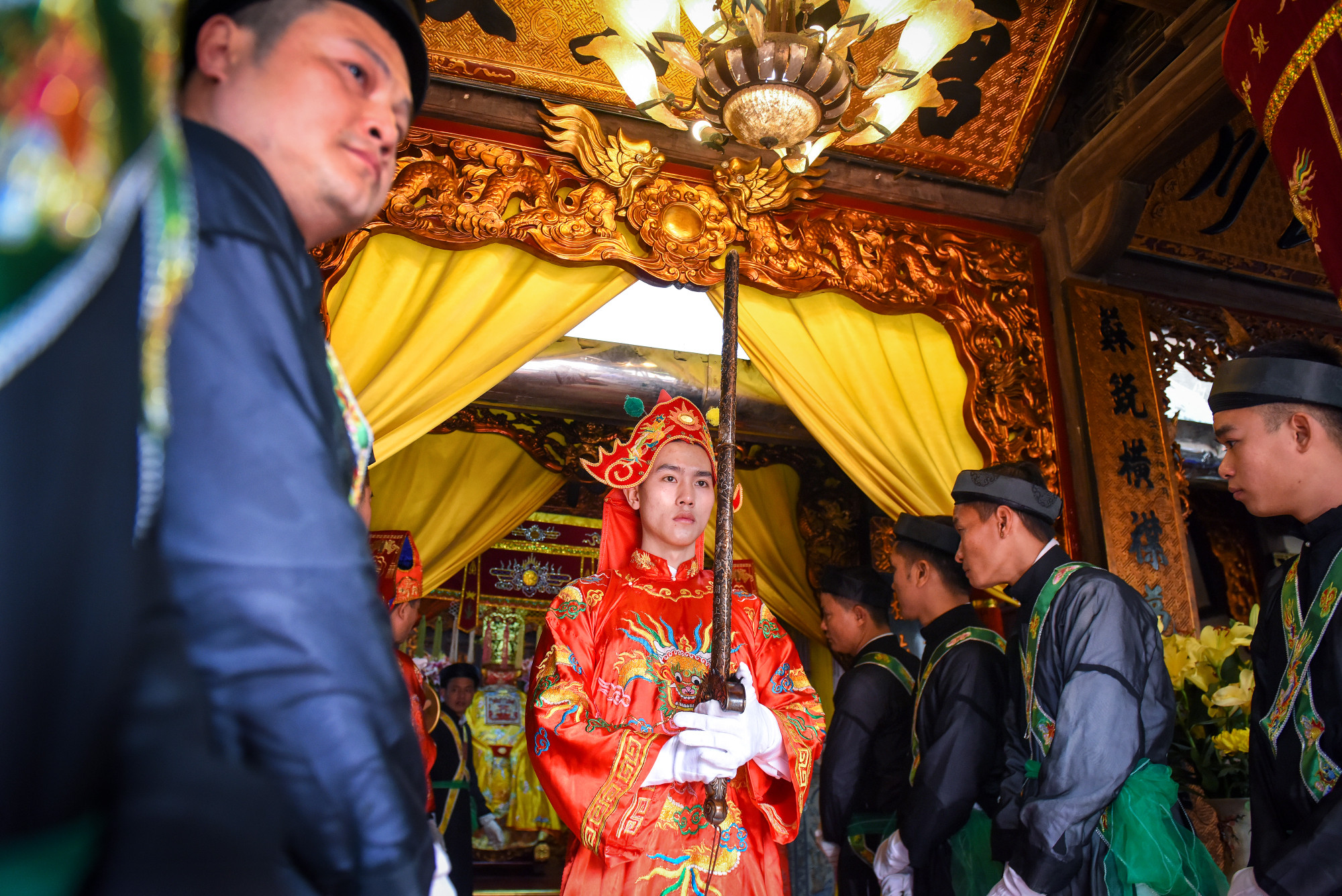 Mở đầu Lễ hội là những nghi lễ quan trọng không thể thiếu như: lễ dâng hương, lễ rước sắc, lễ nhập tịch, tế lễ,…