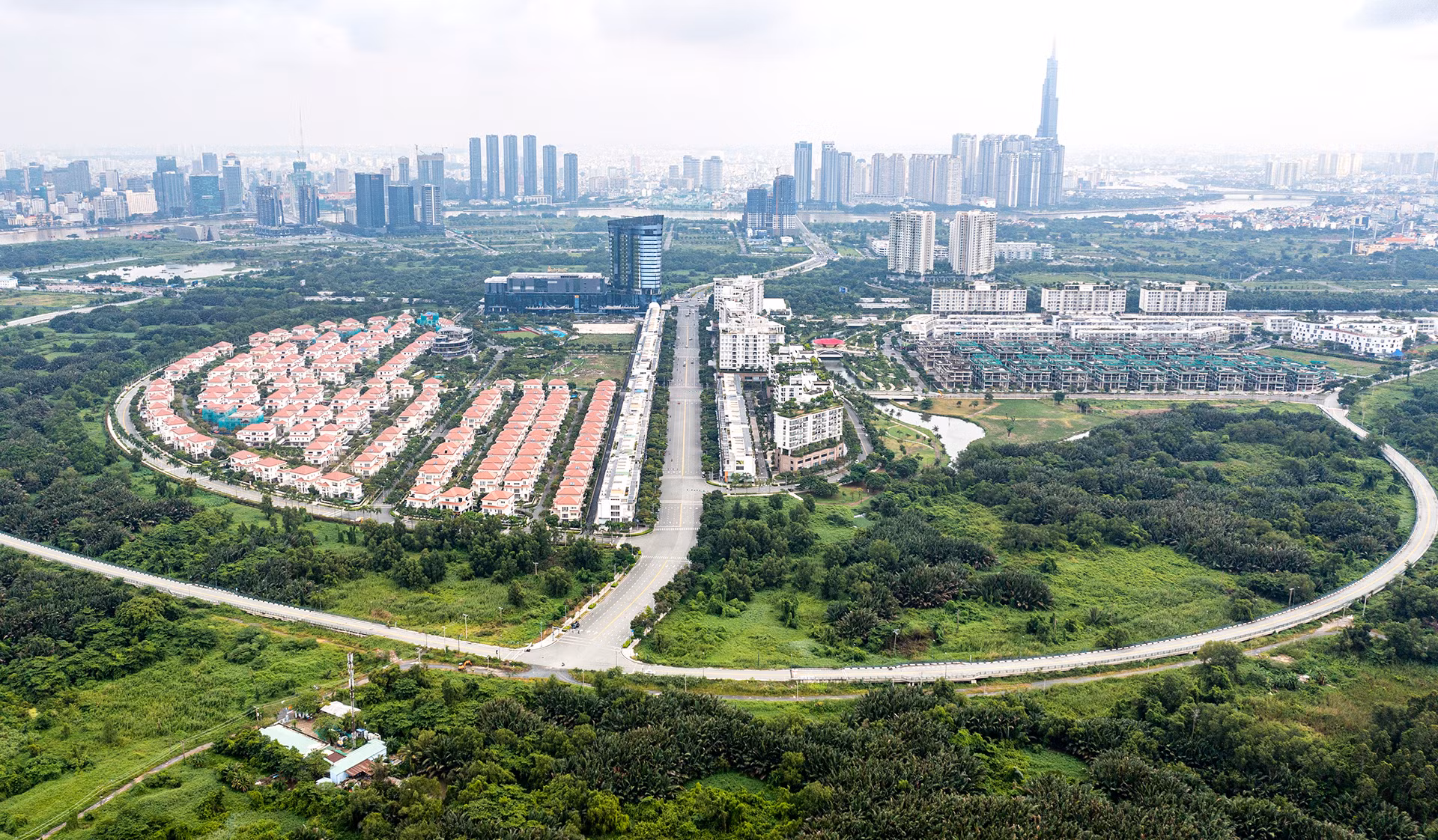 Theo quy hoạch, một đầu của cầu sẽ được đấu nối vào đường Nguyễn Cơ Thạch, thành phốThủ Đức.