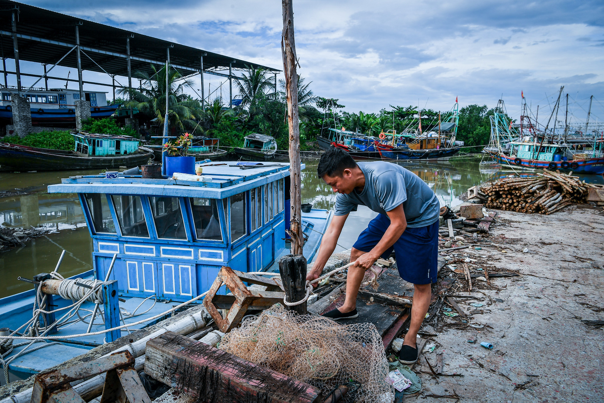 "Ở biển lâu, chúng tôi chỉ mong bão sớm qua đi để mọi việc được bình an".