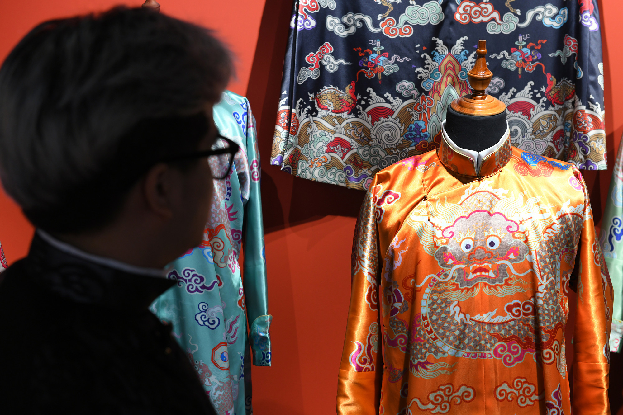 Tìm hiểu sâu, các thành viên trong nhóm nhận ra một số trang phục được phục dựng theo hướng mô phỏng, không chính xác hoàn toàn. Vì thế, Great Vietnam bắt đầu con đường phục dựng theo cách riêng của mình.