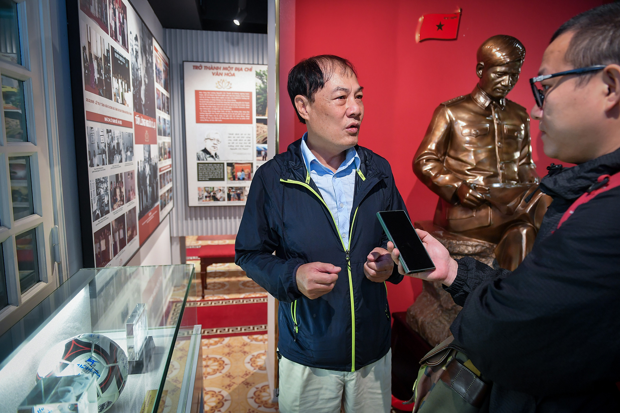 Theo ông Nguyễn Cao Cường, cựu cầu thủ Câu lạc bộ Thể Công, việc tặng các hiện vật cho Bảo tàng Đại tướng thể hiện tình cảm của cán bộ, chiến sĩ, cầu thủ Thể Công dành cho Đại tướng.