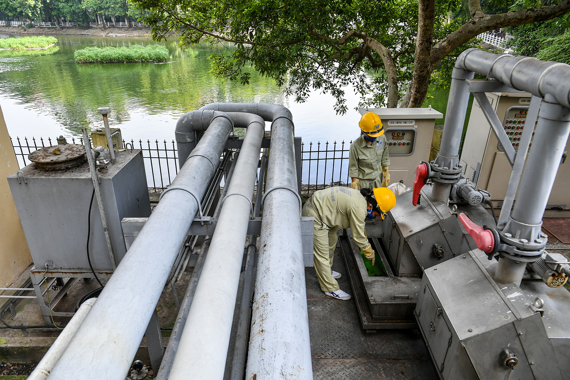 [Ảnh] Nước thải sinh hoạt được xử lý thế nào trước khi "đổ vào" hồ Trúc Bạch? ảnh 5