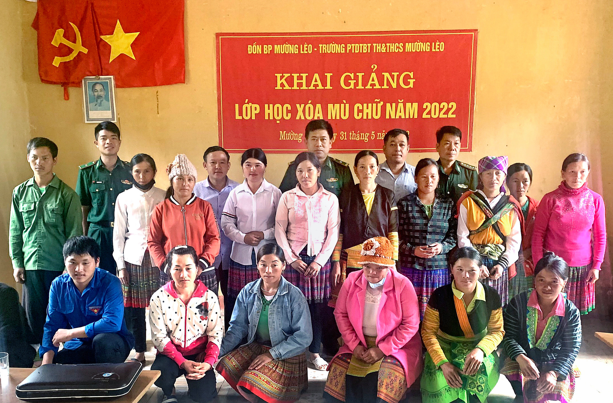 Khai giảng lớp học xóa mù chữ.