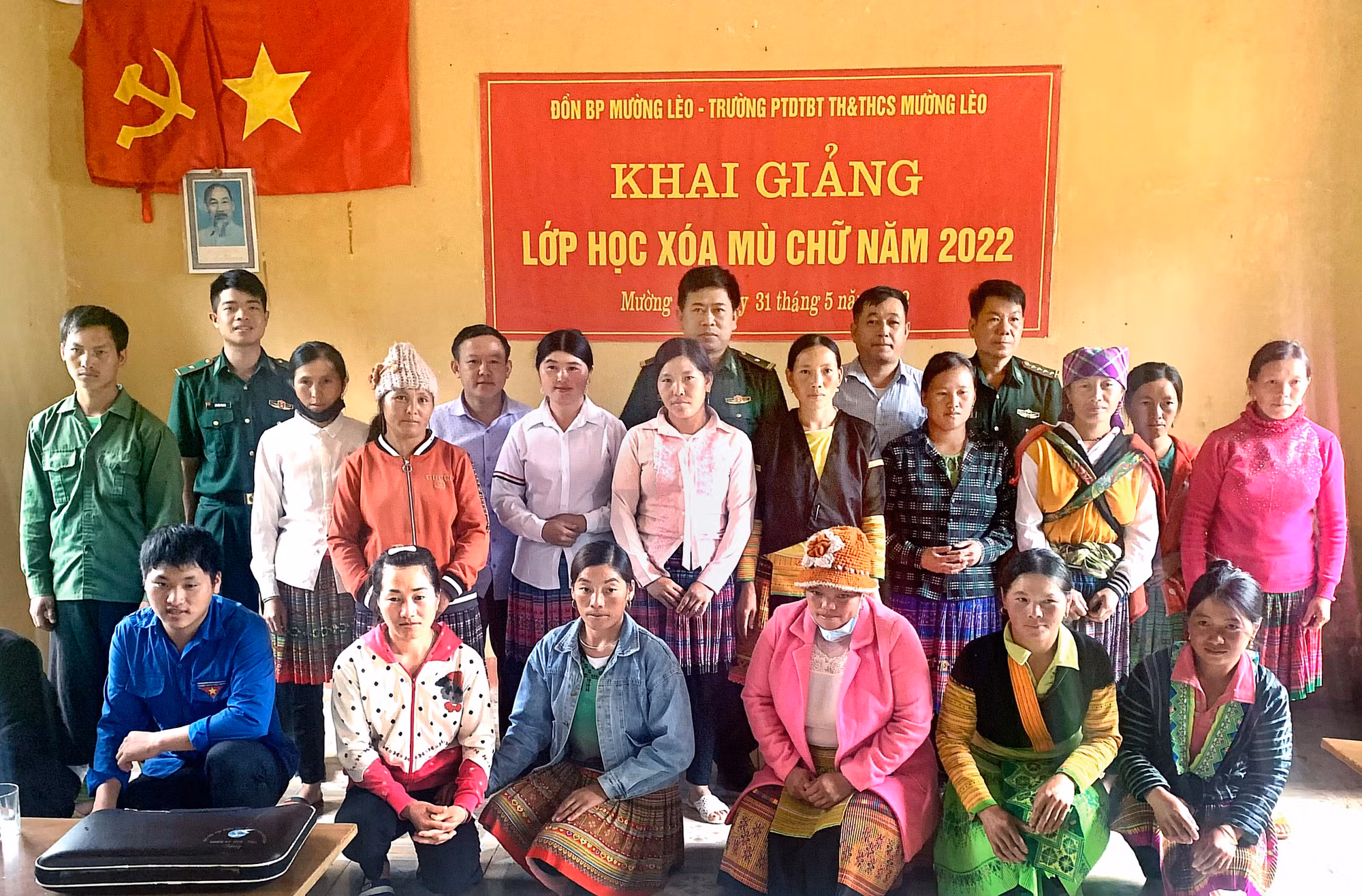 Khai giảng lớp học xóa mù chữ.
