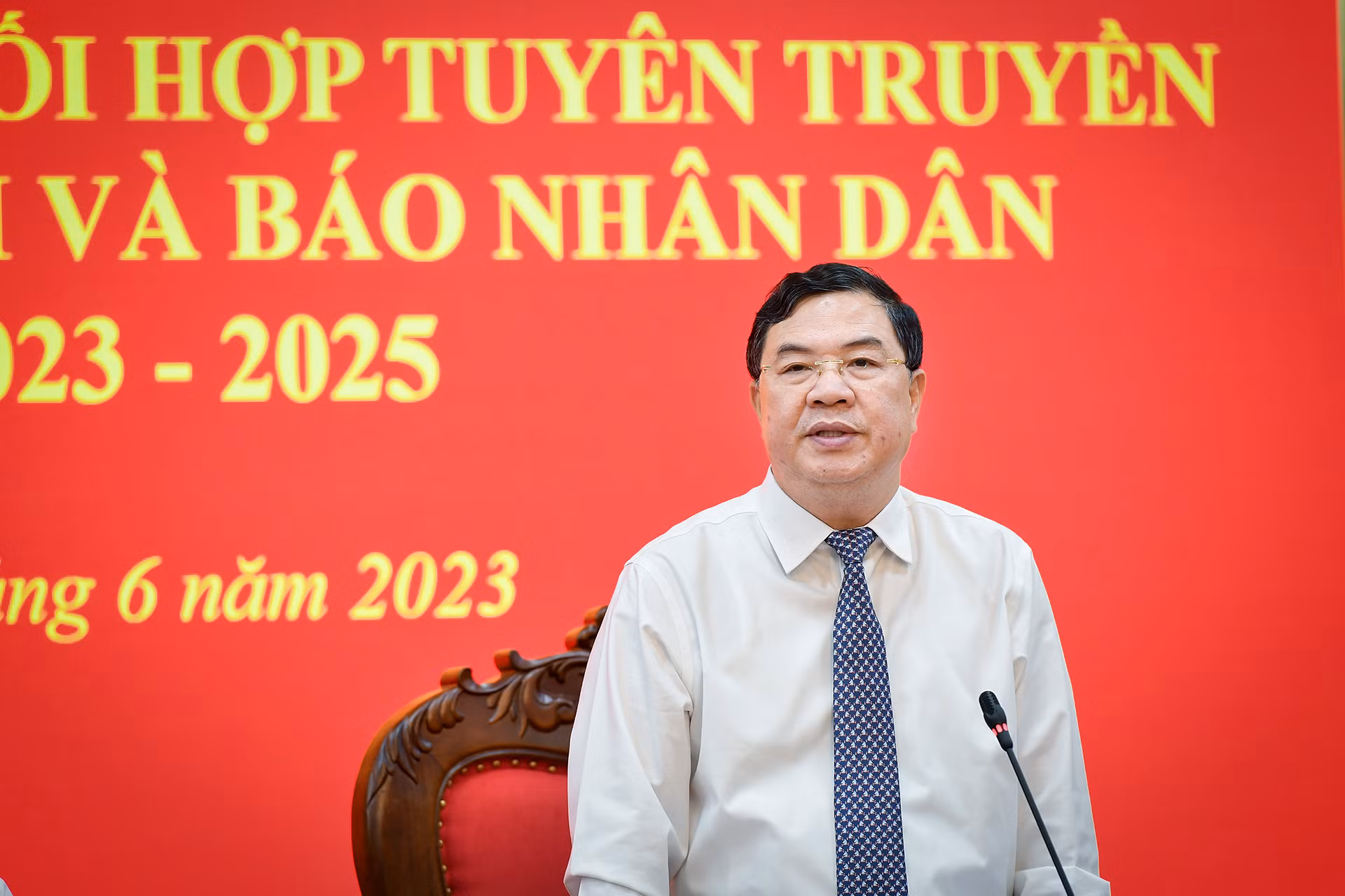 Đồng chí Phạm Gia Túc, Bí thư Tỉnh ủy Nam Định phát biểu ý kiến tại hội nghị.