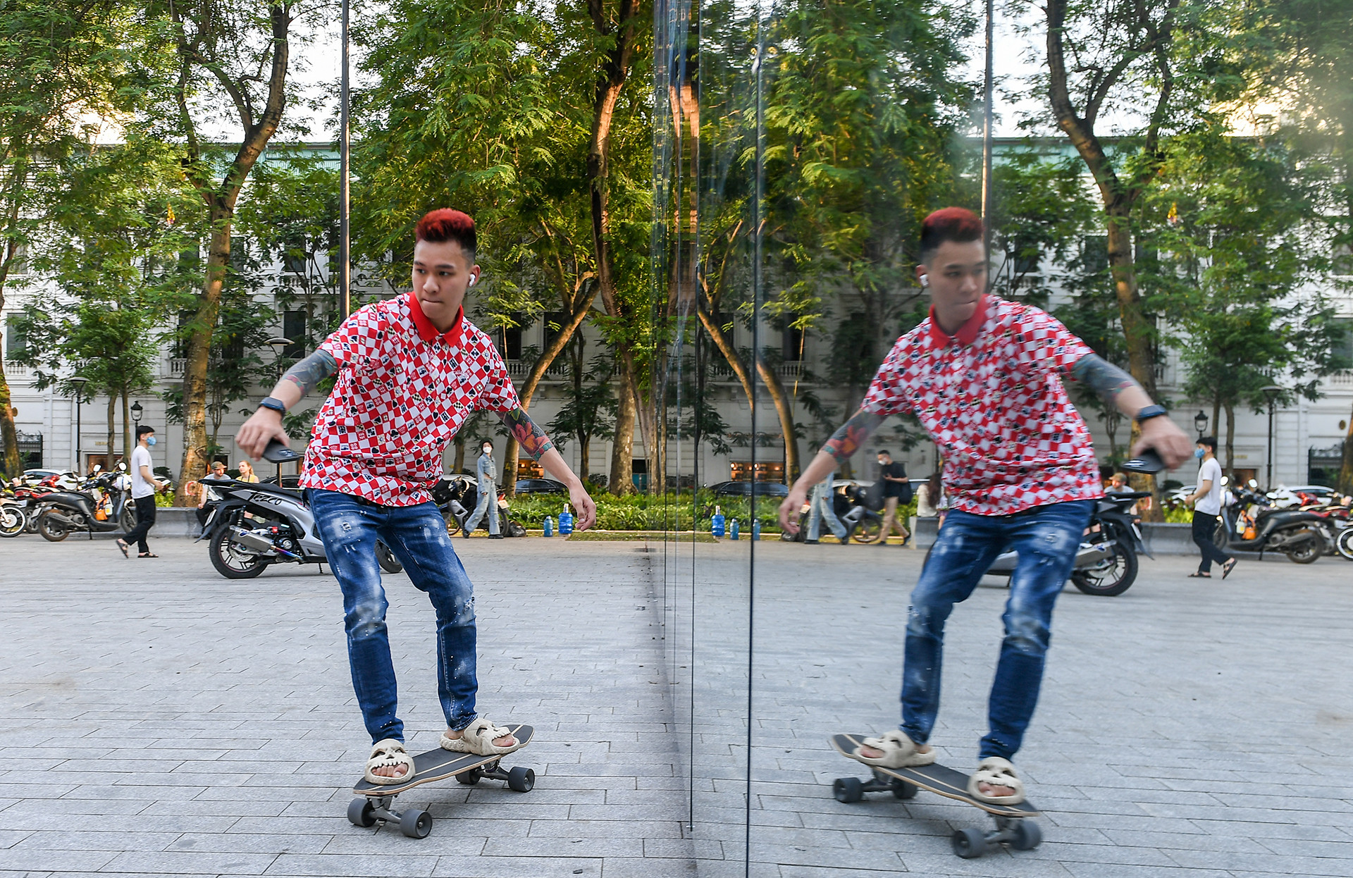 [Ảnh] Độc đáo nhà gương 3D khổng lồ tại vườn hoa Diên Hồng ảnh 11