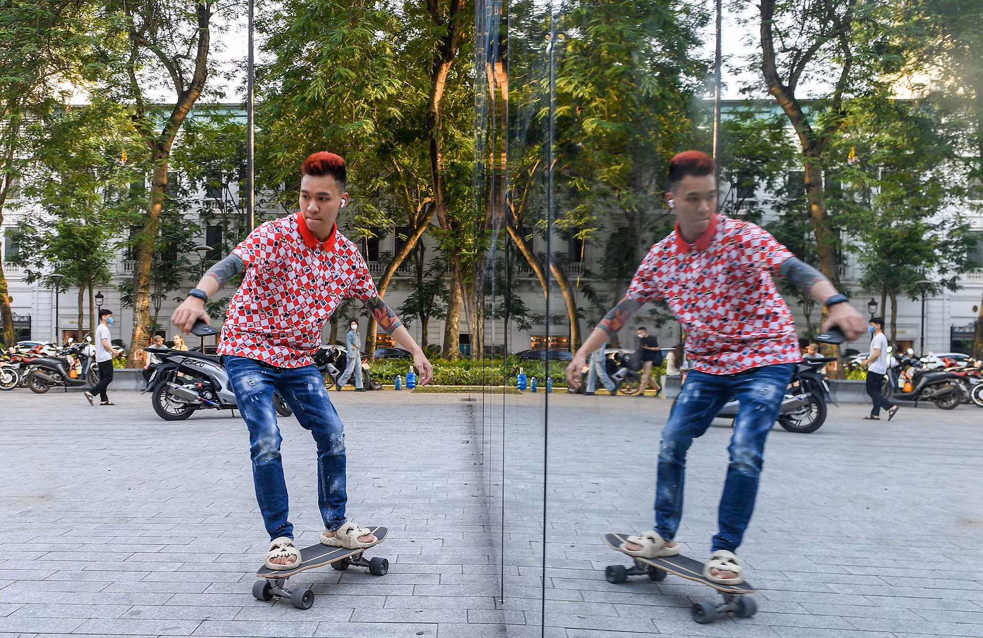 [Ảnh] Độc đáo nhà gương 3D khổng lồ tại vườn hoa Diên Hồng ảnh 11