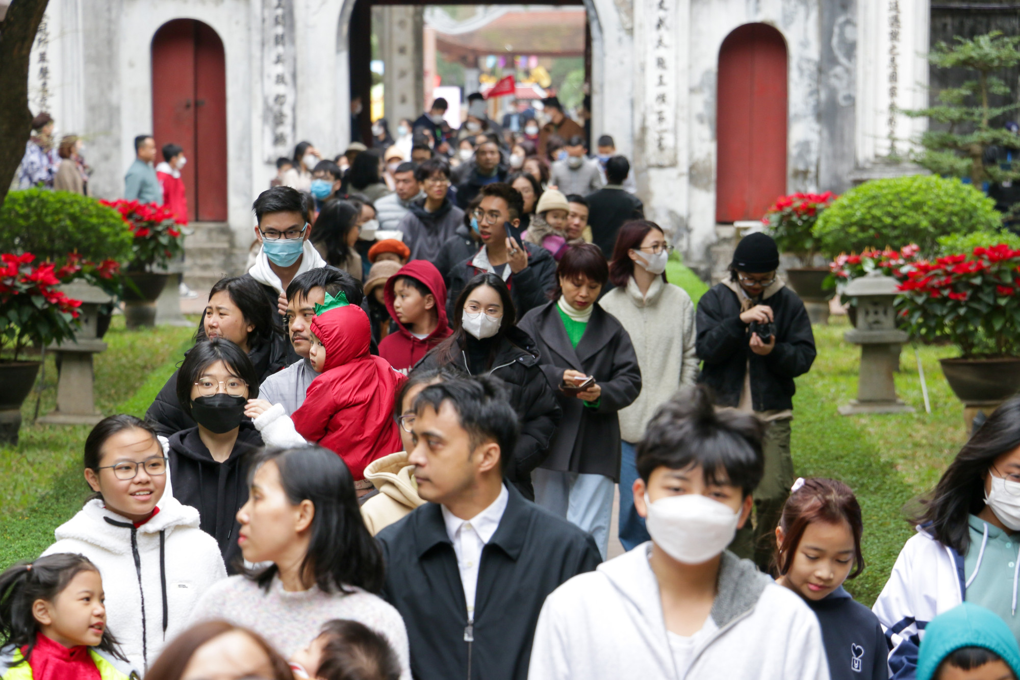 8h sáng theo phóng viên ghi nhận có rất đông người dân có mặt tại đây.