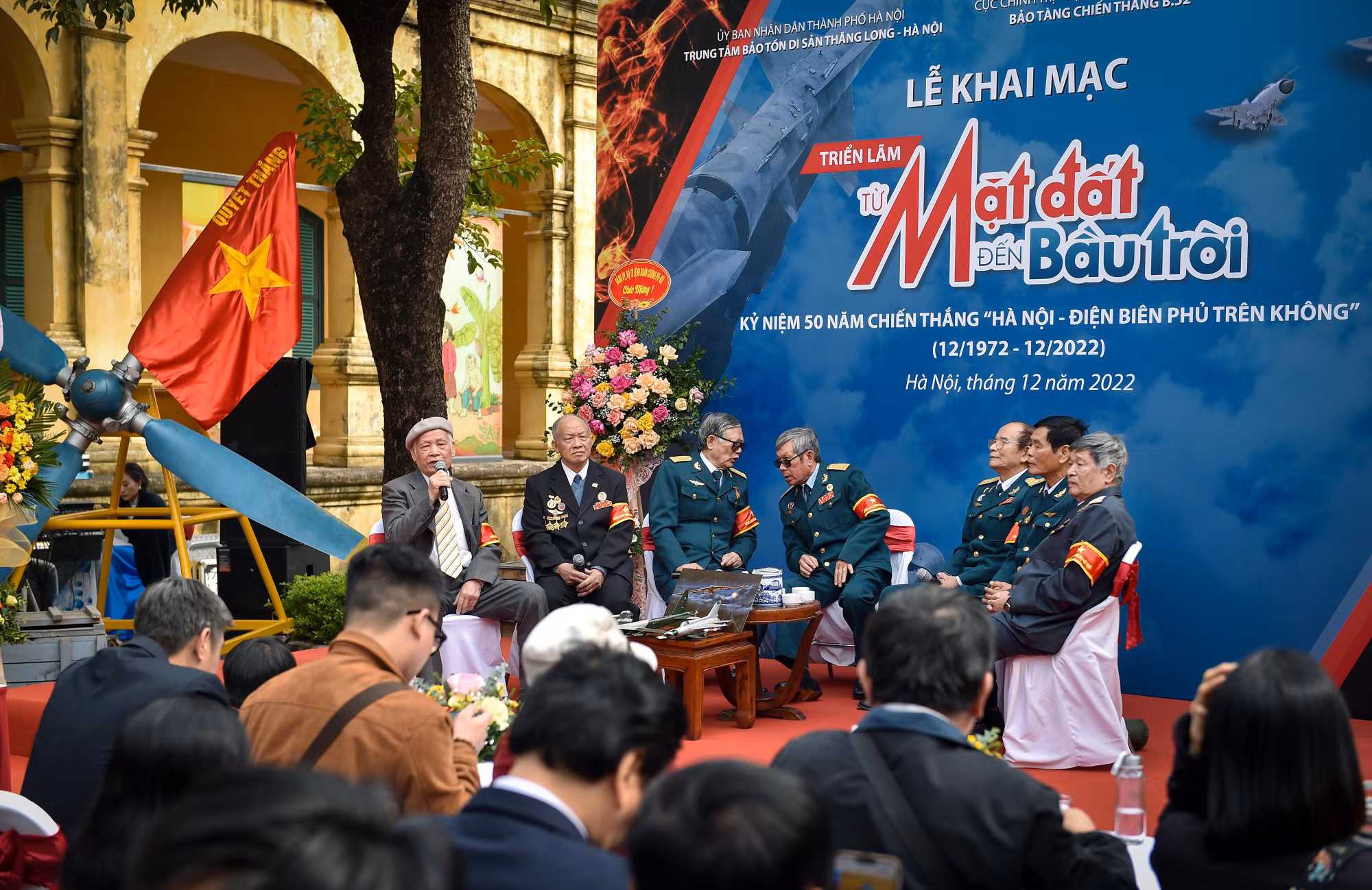 Chương trình tọa đàm, giao lưu cùng các nhân chứng lịch sử, những phi công chiến đấu quả cảm, anh dũng của Phi đội bay đêm, đánh B52 Mỹ.