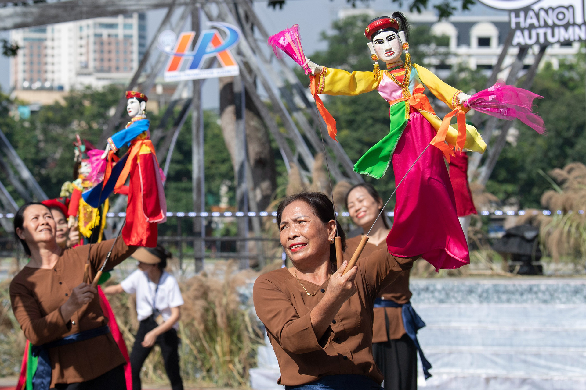 Đoàn diễu hành Rối cạn Tế Tiêu (huyện Mỹ Đức, Hà Nội).