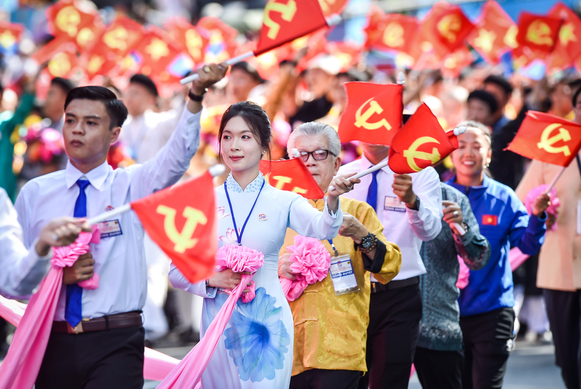 Lễ Tổng duyệt cấp Nhà nước diễn ra sáng ngày 27/4 trên đường Lê Duẩn có sự tham gia khoảng 13.000 người đã làm mãn nhãn công chúng và các đại biểu đến xem.