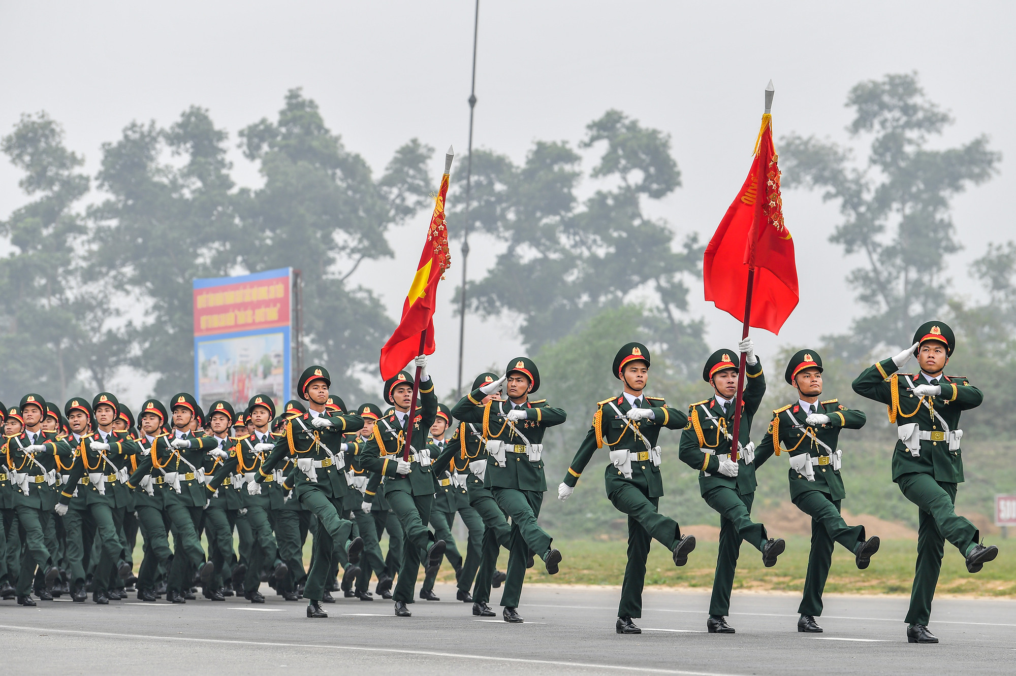 [Ảnh] Bộ trưởng Quốc phòng chủ trì kiểm tra hợp luyện diễu binh, diễu hành ảnh 2