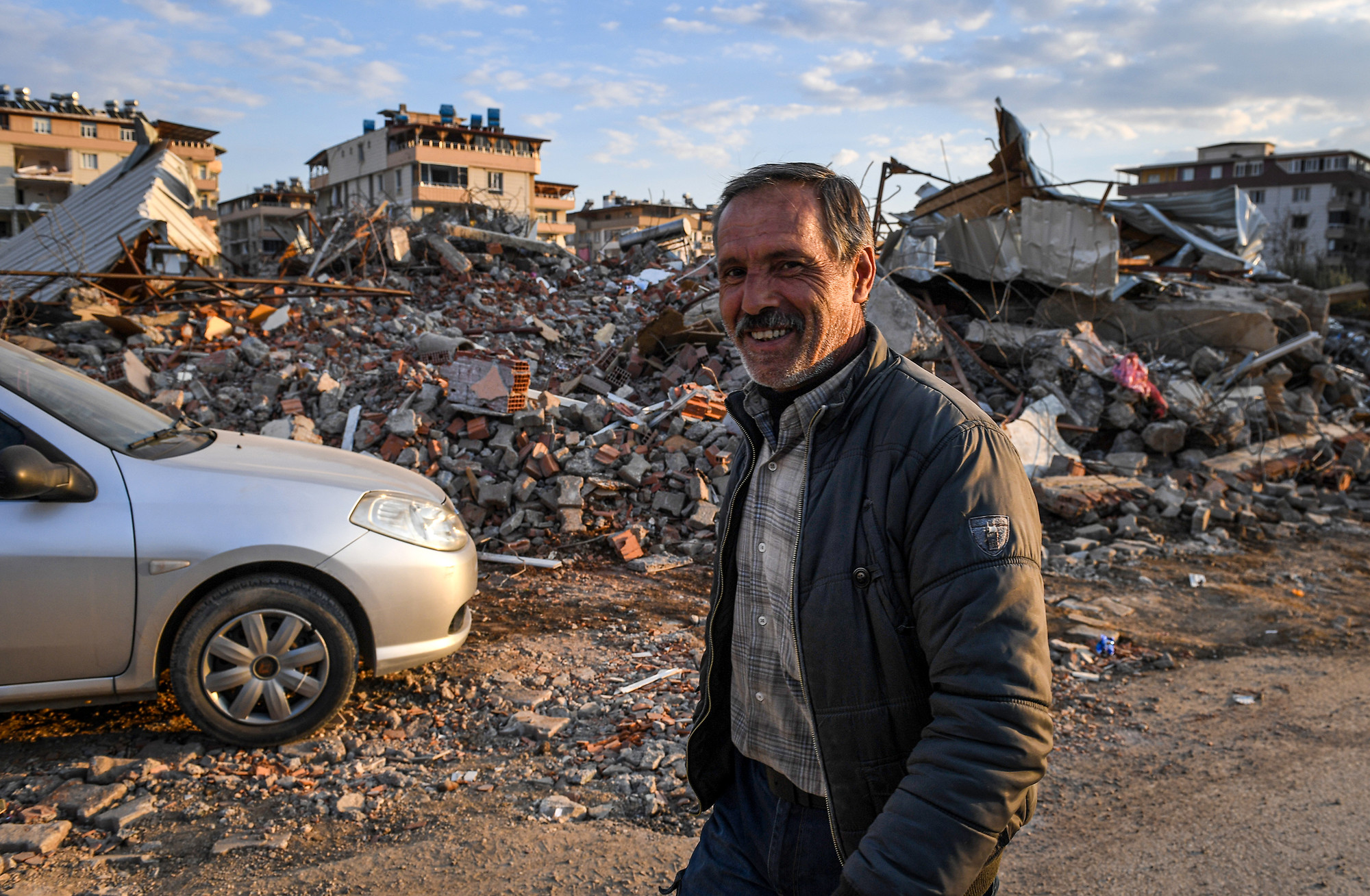 Họ đã vượt qua đau thương và cười trở lại, để lạc quan và xây dựng lại mái ấm trong đống đổ nát.