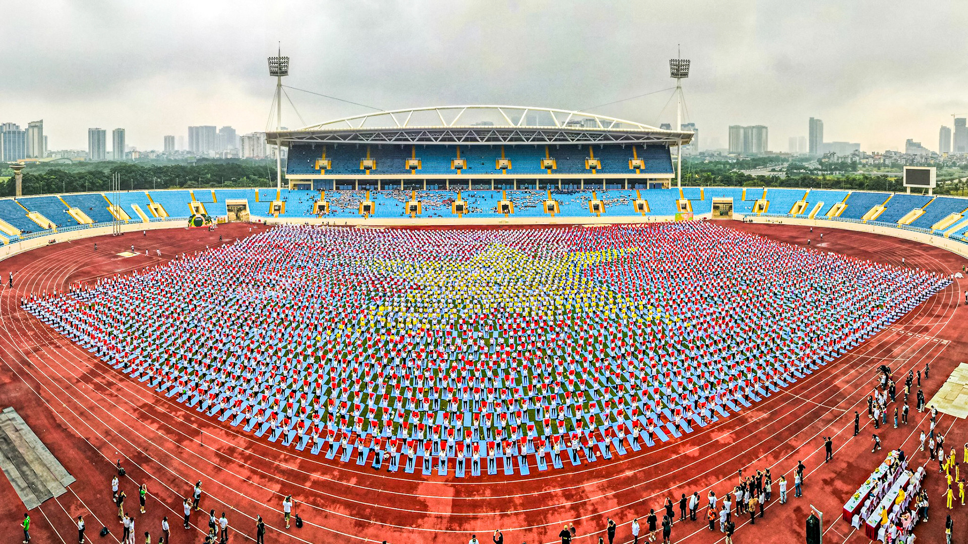 [Ảnh] 5.000 người đồng diễn yoga xếp hình lá cờ Tổ quốc, xác lập kỷ lục Việt Nam ảnh 14