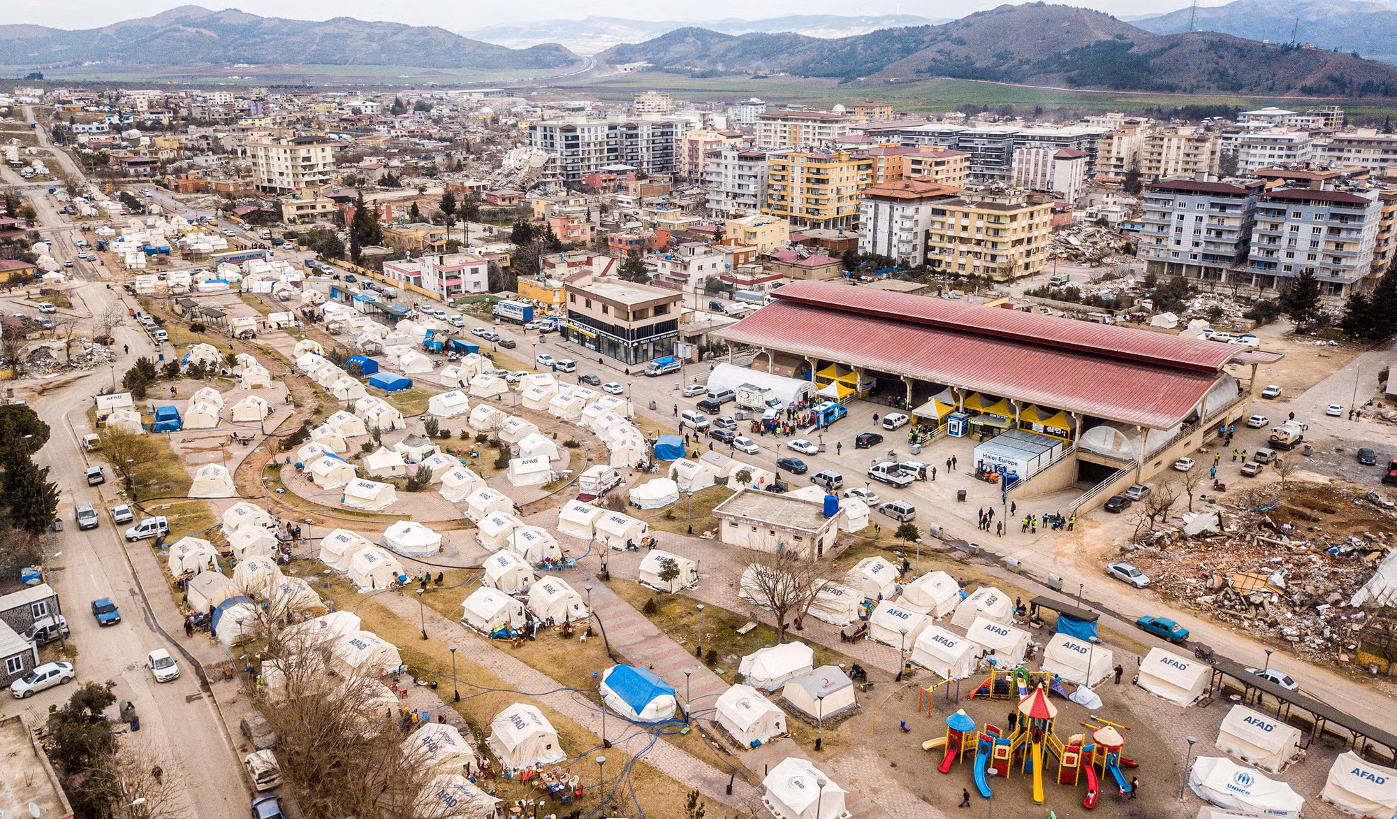 Công viên trung tâm này vốn là nơi vui chơi, giải trí của người dân. Hiện tại, nó trở thành nền móng mới để họ gây dựng lại tương lai.