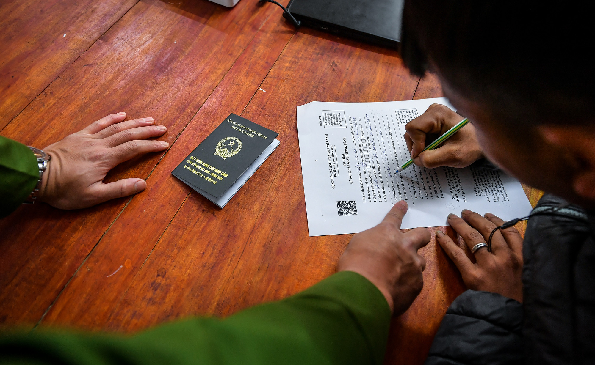 [Ảnh] Một ngày của công an xã nơi cực tây Tổ quốc ảnh 5