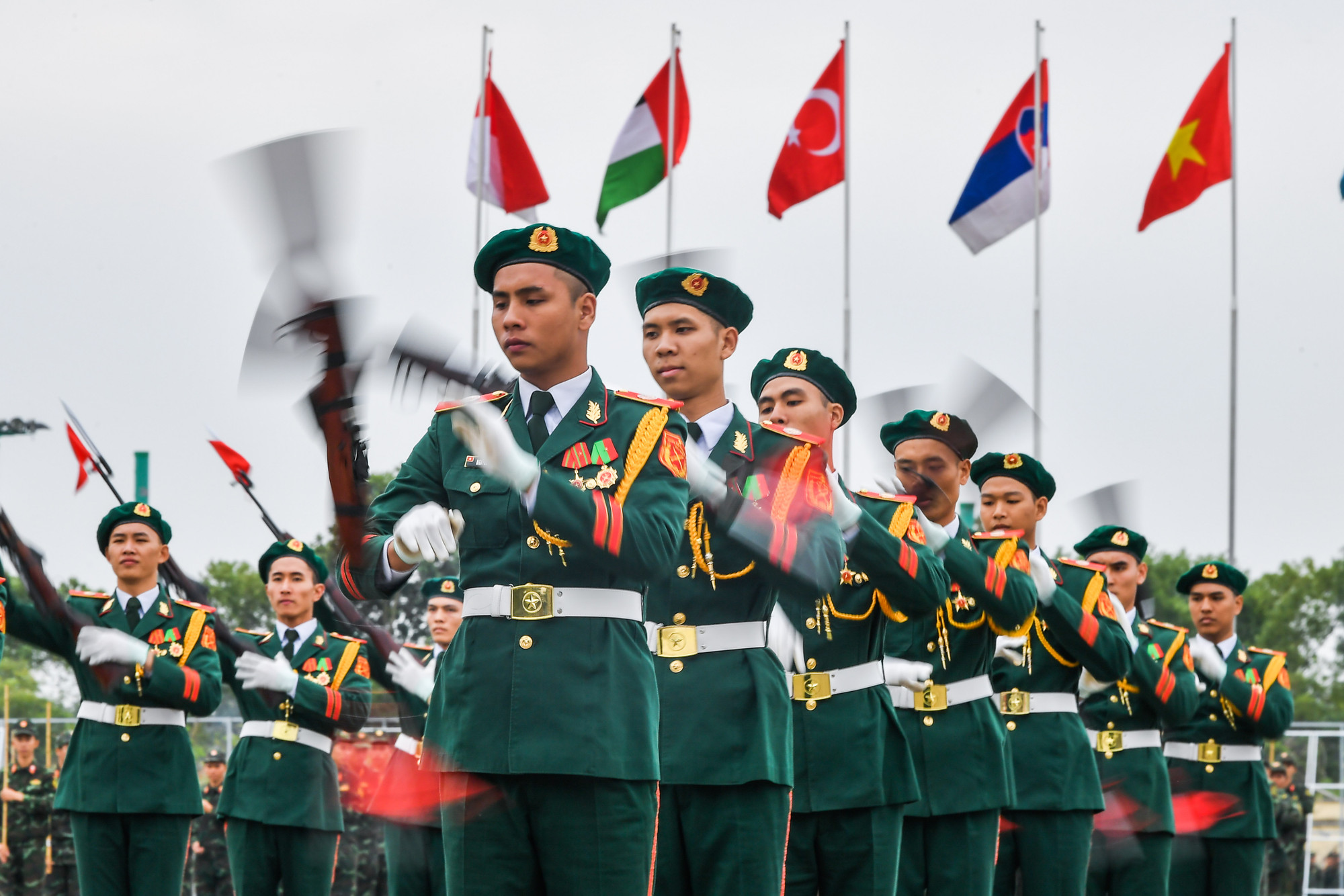 [Ảnh] Đặc công, máy bay, quân khuyển luyện tập cho sự kiện Triển lãm Quốc phòng quốc tế 2024 ảnh 7