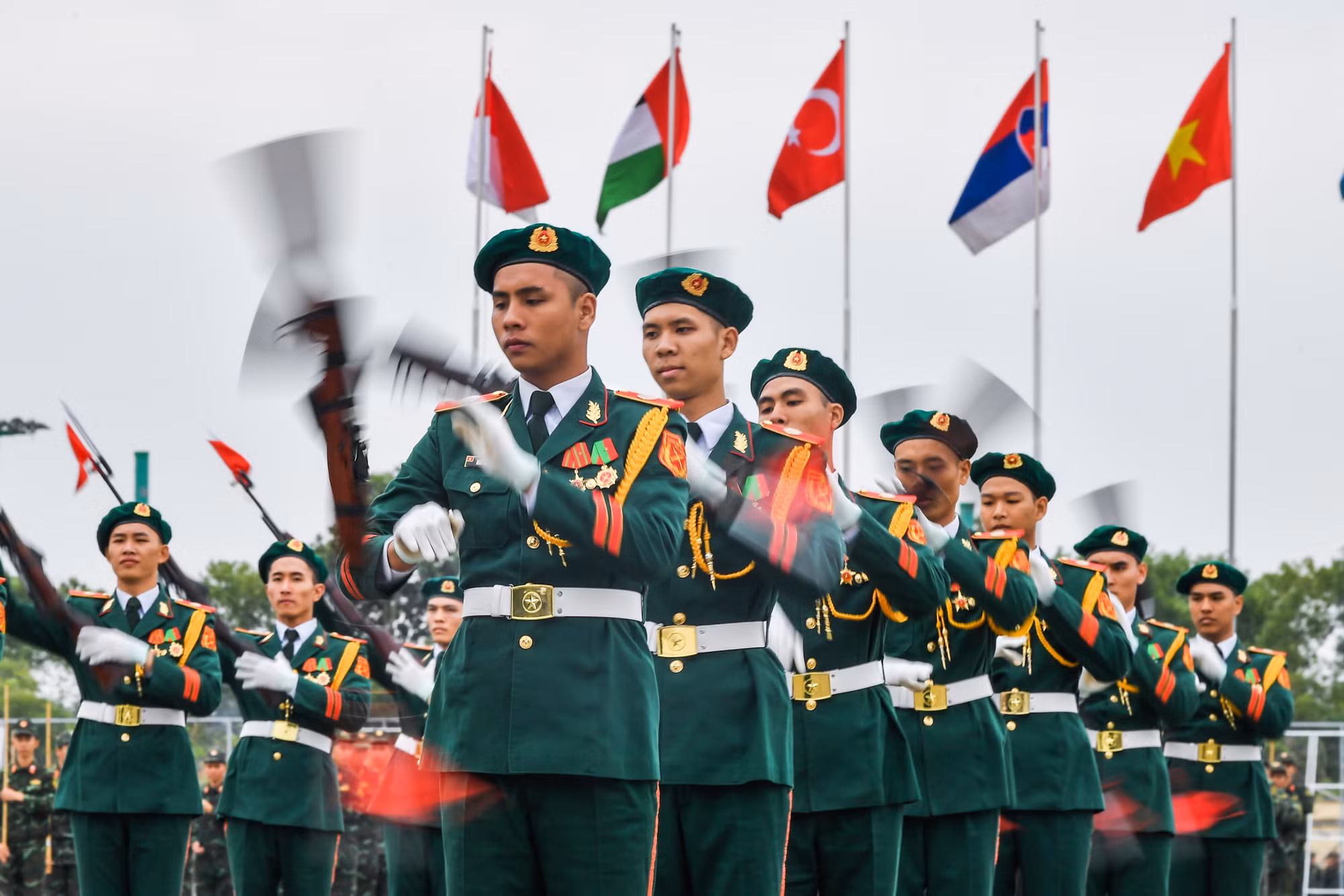 [Ảnh] Đặc công, máy bay, quân khuyển luyện tập cho sự kiện Triển lãm Quốc phòng quốc tế 2024 ảnh 7