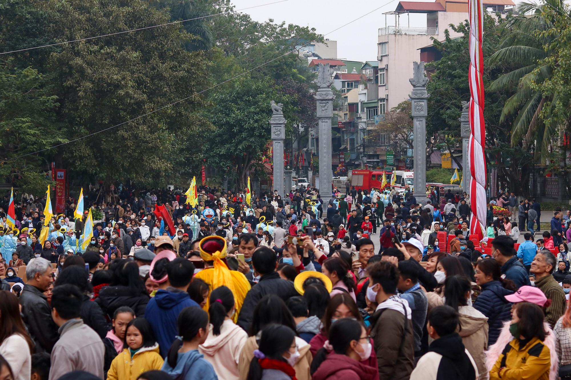 Rất đông người dân đã có mặt tại đây từ sớm. (Ảnh: NHẬT QUANG)