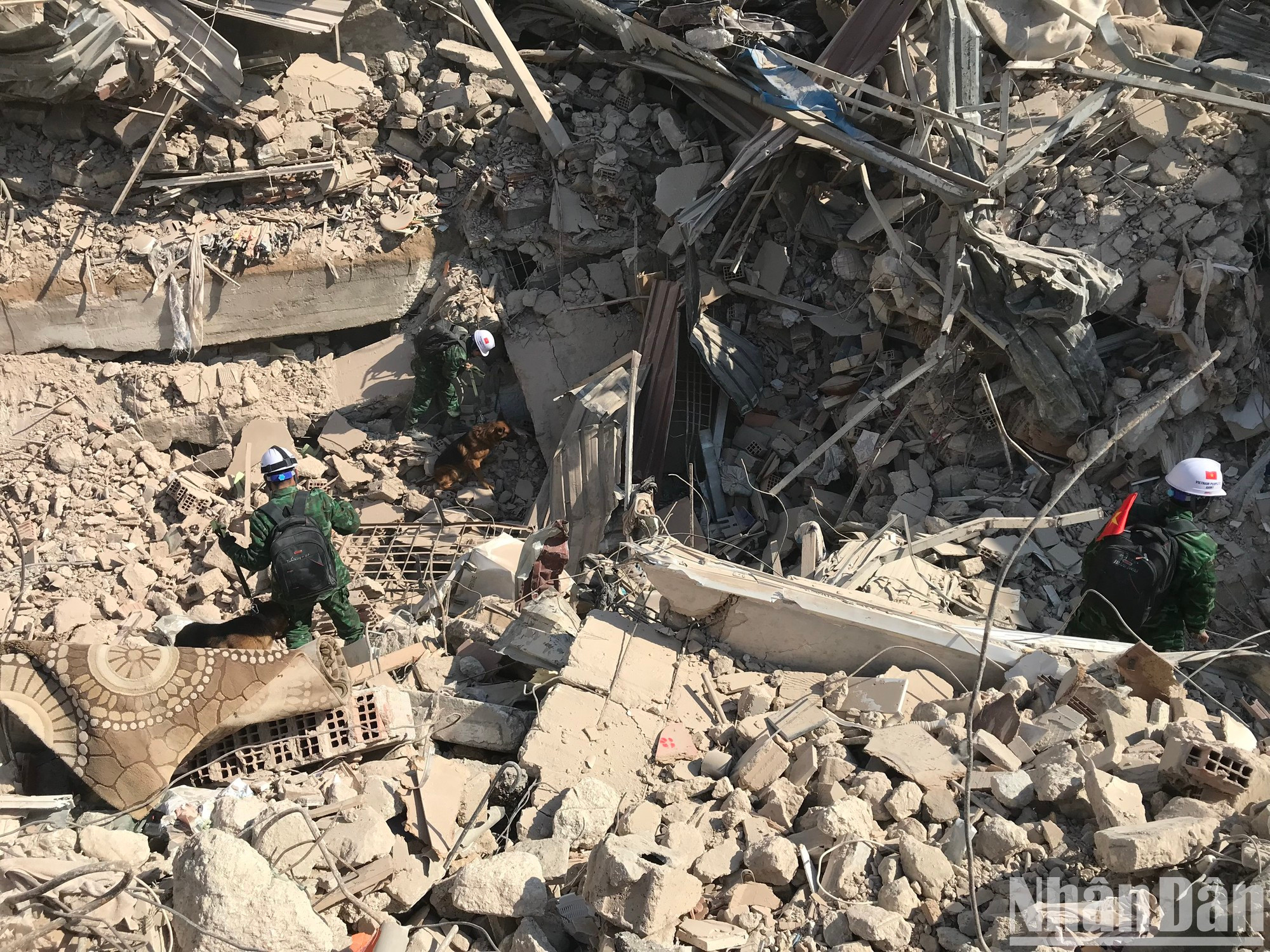 Đoàn công tác Quân đội nhân dân Việt Nam đã đưa 36 thi thể nạn nhân ra khỏi các tòa nhà đổ nát tại Hatay. Đoàn công tác Quân đội nhân dân Việt Nam đã đưa 36 thi thể nạn nhân ra khỏi các tòa nhà đổ nát tại Hatay.