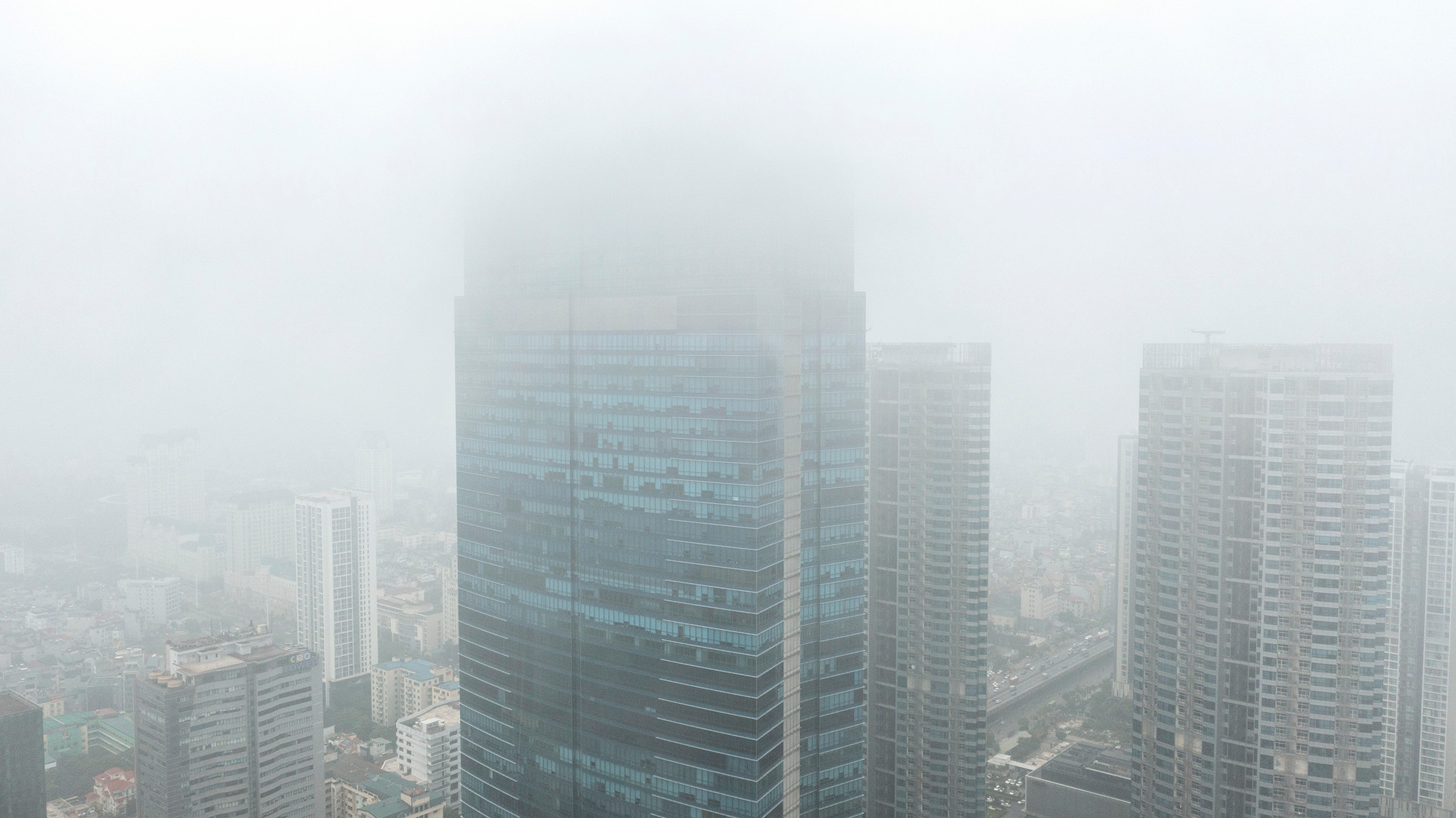 [Ảnh] Nhiều ngày bao phủ trong màn sương, Hà Nội đứng thứ 3 thế giới về độ ô nhiễm ảnh 4