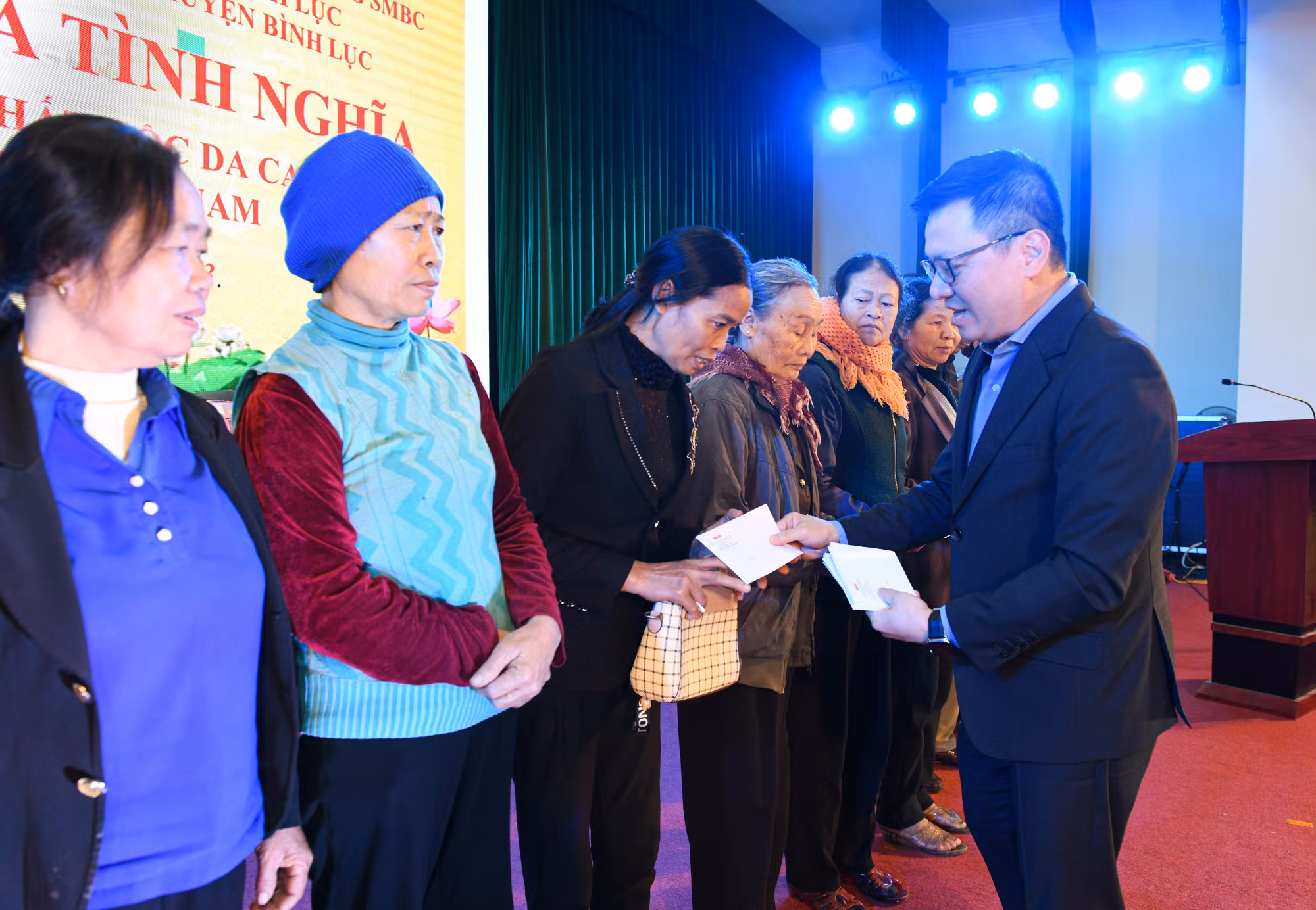 Riêng trong năm 2022, một trong những hoạt động thiện nguyện rất ý nghĩa của Báo Nhân Dân chính là phối hợp cùng Công ty tài chính TNHH Ngân hàng Việt Nam thịnh vượng SMBC triển khai xây mới 4 căn nhà và cải tạo, sửa chữa 1 căn nhà cho 5 gia đình nạn nhân chất độc da cam/dioxin ở huyện Bình Lục, tỉnh Hà Nam.