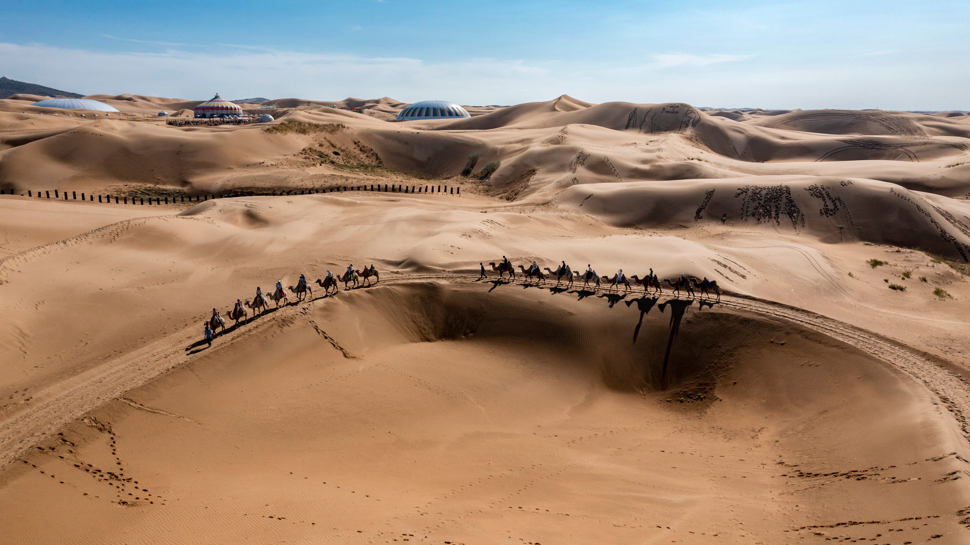 [Ảnh] Sa mạc Vọng Âm-Vẻ đẹp huyền bí nơi vùng đất Nội Mông ảnh 1