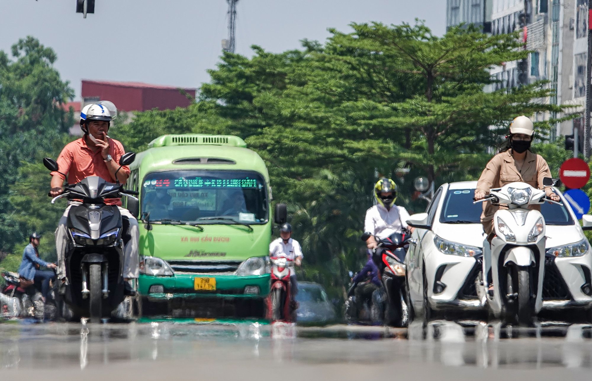 [Ảnh] Hà Nội 40 độ C, nắng nóng nhất từ đầu năm ảnh 2